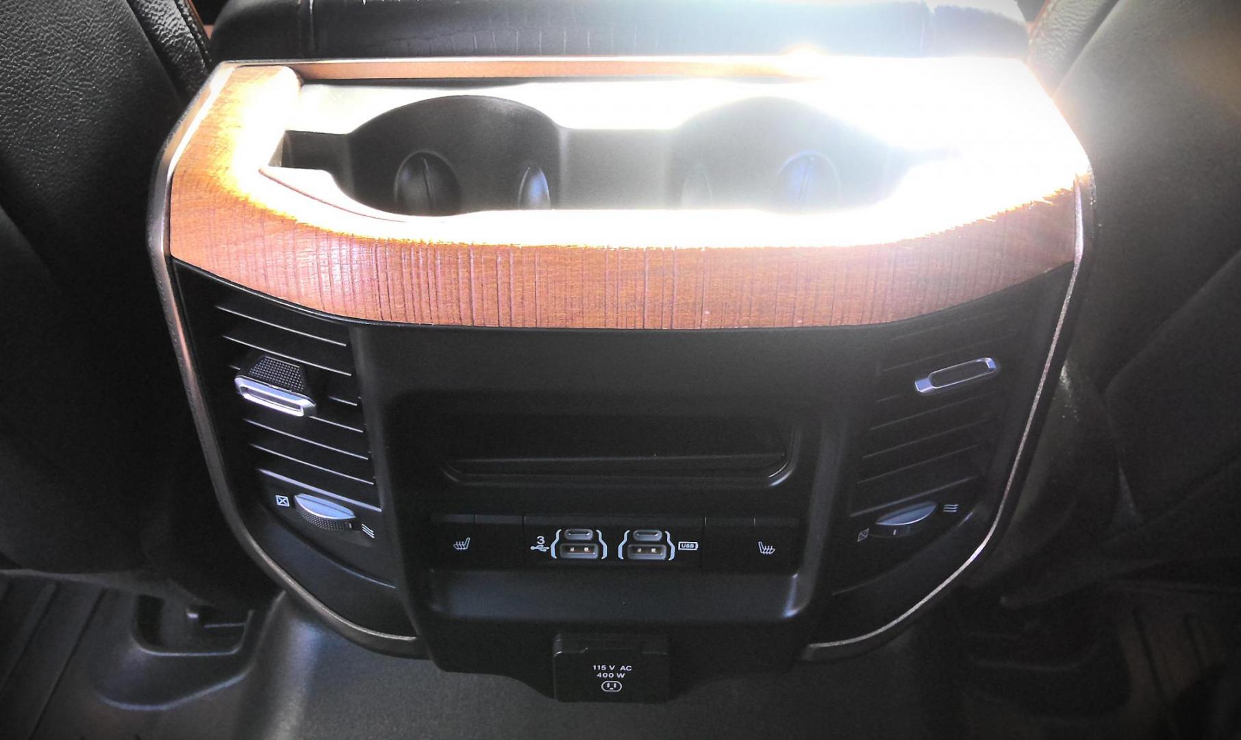 2019 BLACK RAM 1500 Longhorn Crew Cab SWB 4WD (1C6SRFKT8KN) with an 5.7L V8 OHV 16V engine, 8A transmission, located at 502 S. Riverside Avenue, Medford, OR, 97501, (541) 773-3136, 42.322803, -122.867477 - Photo#7