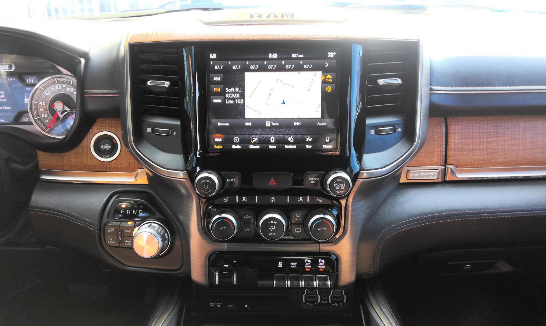 2019 BLACK RAM 1500 Longhorn Crew Cab SWB 4WD (1C6SRFKT8KN) with an 5.7L V8 OHV 16V engine, 8A transmission, located at 502 S. Riverside Avenue, Medford, OR, 97501, (541) 773-3136, 42.322803, -122.867477 - Photo#11