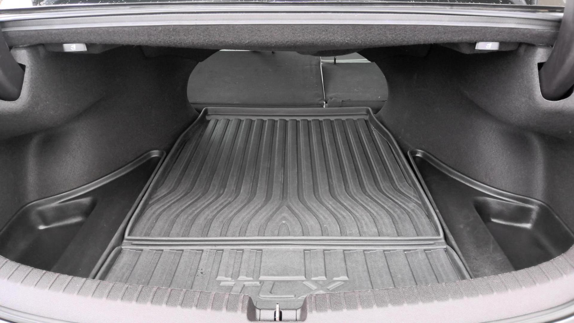 2015 GRAY Acura TLX 9-Spd AT w/Technology Package (19UUB2F50FA) with an 3.5L V6 SOHC 24V engine, 9-Speed Automatic transmission, located at 502 S. Riverside Avenue, Medford, OR, 97501, (541) 773-3136, 42.322803, -122.867477 - Photo#5