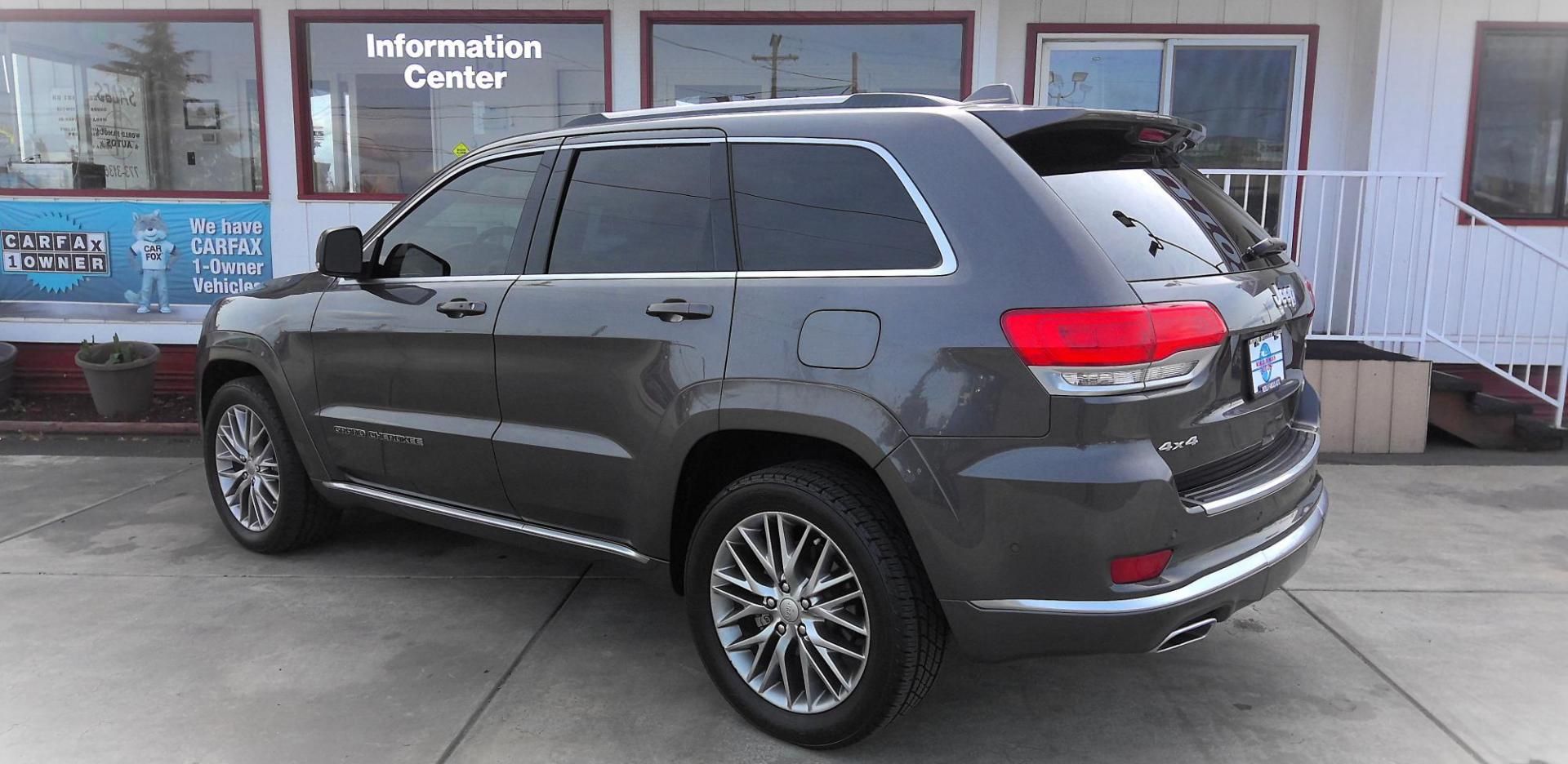 2017 GRAY Jeep Grand Cherokee Summit 4WD (1C4RJFJT3HC) with an 5.7L V8 OHV 16V engine, 8A transmission, located at 502 S. Riverside Avenue, Medford, OR, 97501, (541) 773-3136, 42.322803, -122.867477 - Photo#2