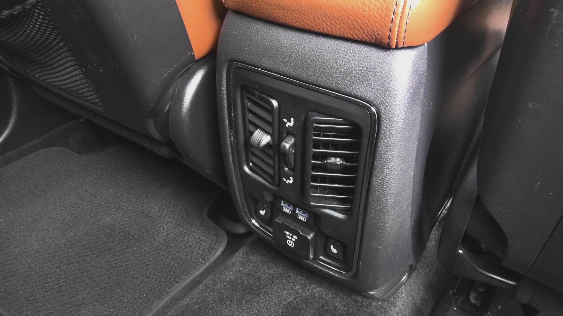 2017 GRAY Jeep Grand Cherokee Summit 4WD (1C4RJFJT3HC) with an 5.7L V8 OHV 16V engine, 8A transmission, located at 502 S. Riverside Avenue, Medford, OR, 97501, (541) 773-3136, 42.322803, -122.867477 - Photo#7