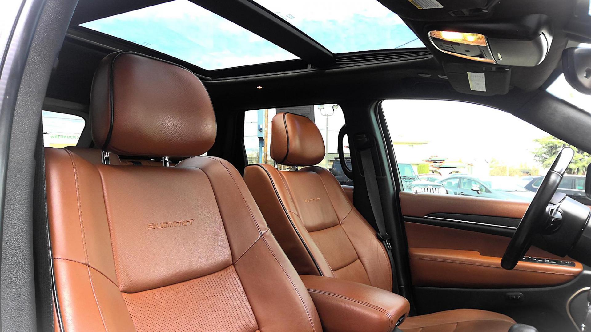 2017 GRAY Jeep Grand Cherokee Summit 4WD (1C4RJFJT3HC) with an 5.7L V8 OHV 16V engine, 8A transmission, located at 502 S. Riverside Avenue, Medford, OR, 97501, (541) 773-3136, 42.322803, -122.867477 - Photo#9