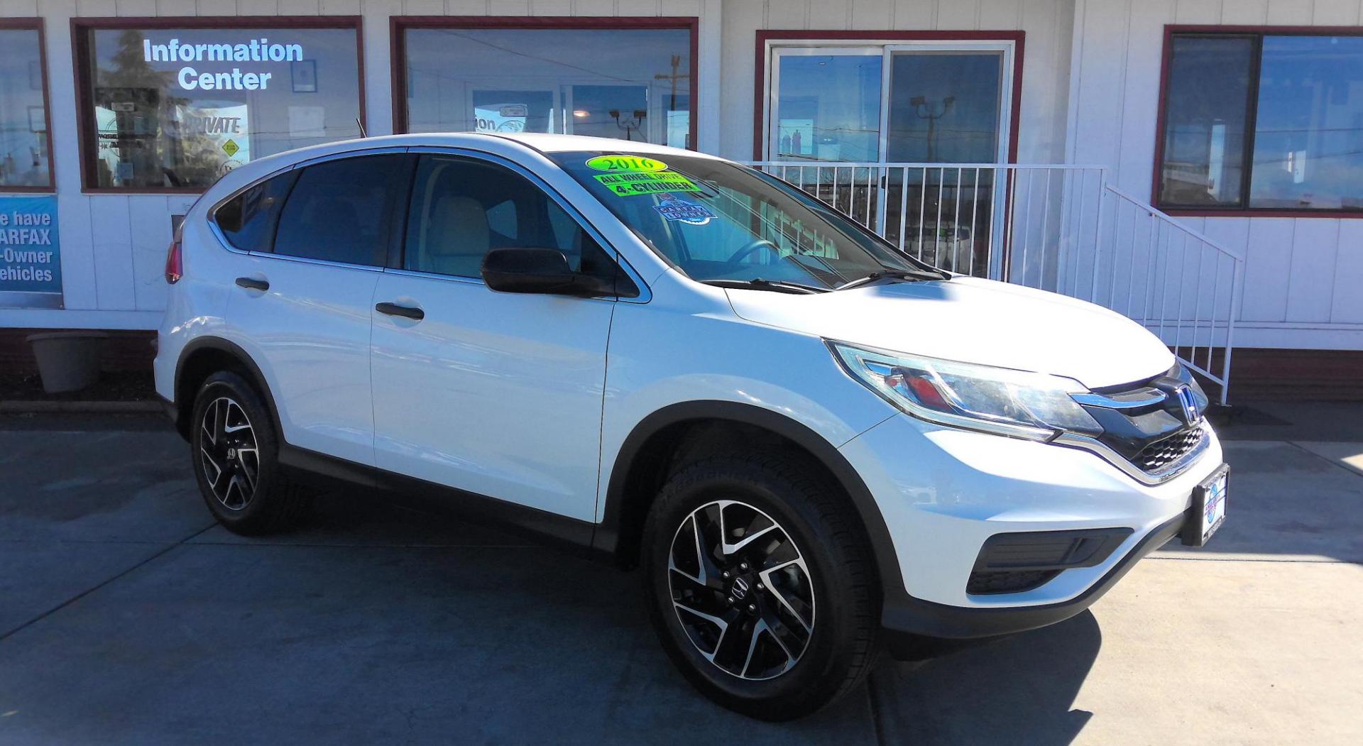 2016 WHITE Honda CR-V SE 4WD (5J6RM4H42GL) with an 2.4L L4 DOHC 16V engine, CVT transmission, located at 502 S. Riverside Avenue, Medford, OR, 97501, (541) 773-3136, 42.322803, -122.867477 - Photo#1