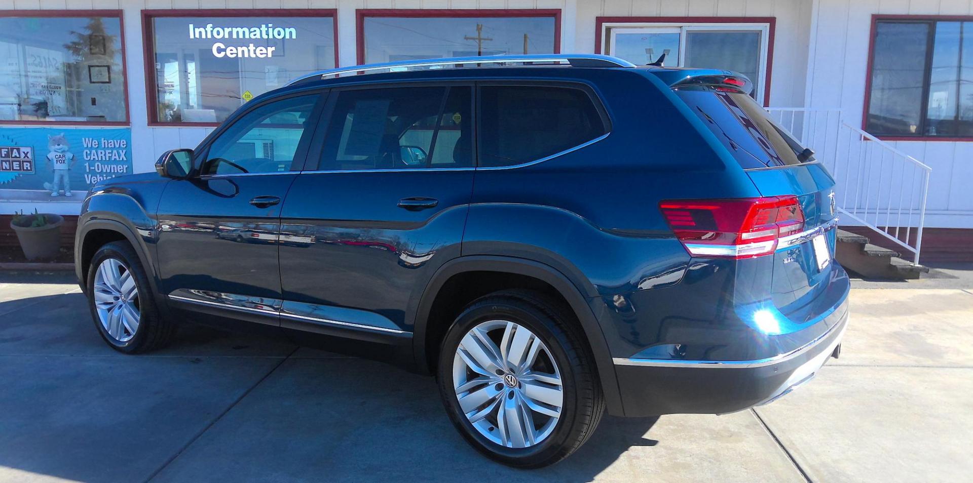 2020 BLUE Volkswagen Atlas V6 SEL 4MOTION (1V2MR2CA7LC) with an 3.6L V6 DOHC 24V engine, 8A transmission, located at 502 S. Riverside Avenue, Medford, OR, 97501, (541) 773-3136, 42.322803, -122.867477 - Photo#2