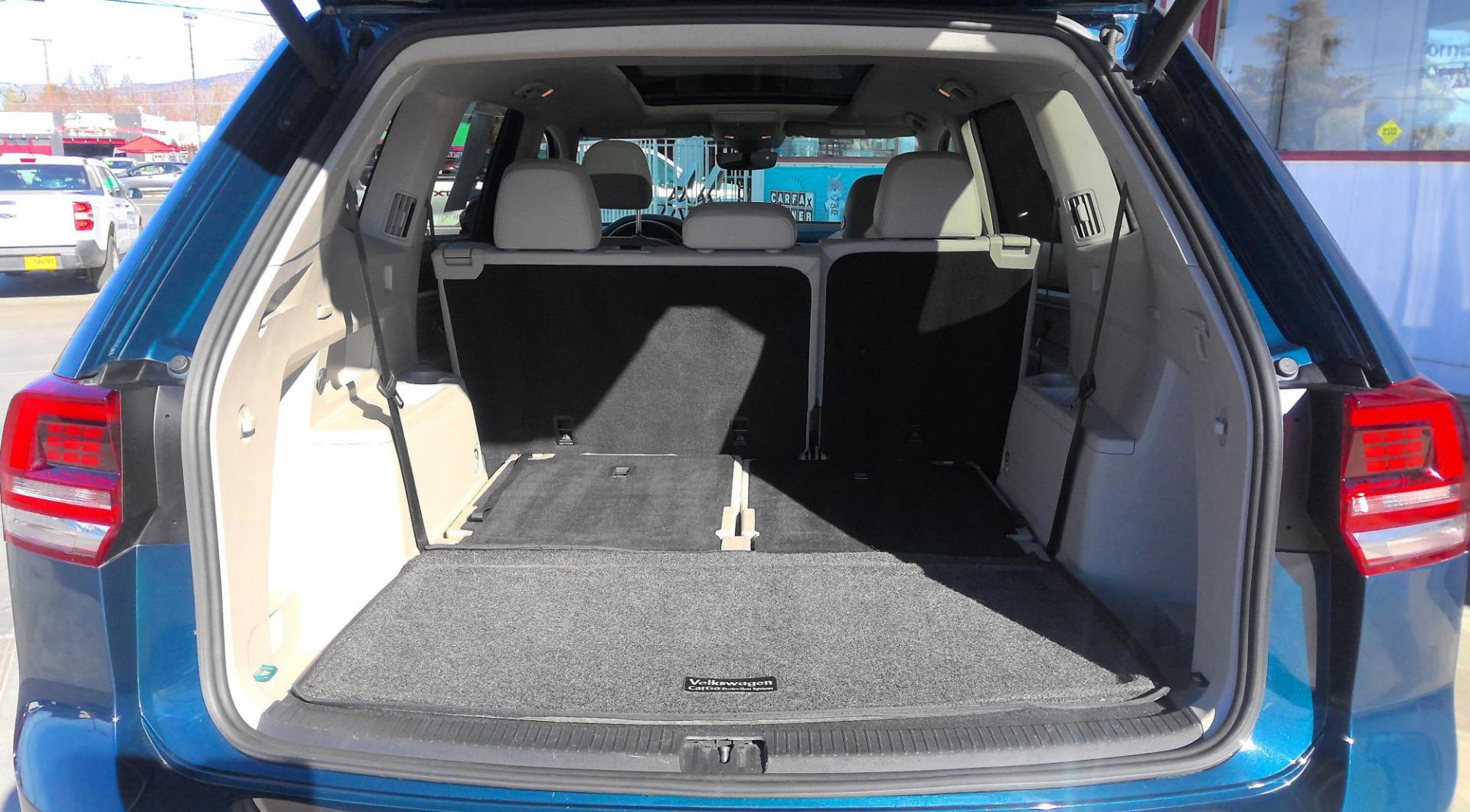 2020 BLUE Volkswagen Atlas V6 SEL 4MOTION (1V2MR2CA7LC) with an 3.6L V6 DOHC 24V engine, 8A transmission, located at 502 S. Riverside Avenue, Medford, OR, 97501, (541) 773-3136, 42.322803, -122.867477 - Photo#6