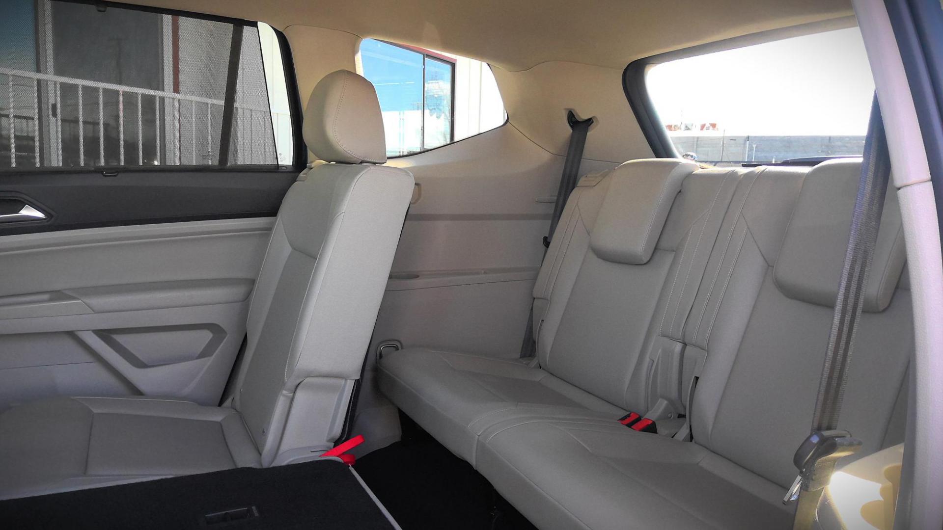 2020 BLUE Volkswagen Atlas V6 SEL 4MOTION (1V2MR2CA7LC) with an 3.6L V6 DOHC 24V engine, 8A transmission, located at 502 S. Riverside Avenue, Medford, OR, 97501, (541) 773-3136, 42.322803, -122.867477 - Photo#8