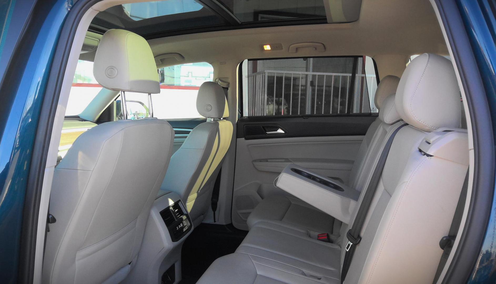 2020 BLUE Volkswagen Atlas V6 SEL 4MOTION (1V2MR2CA7LC) with an 3.6L V6 DOHC 24V engine, 8A transmission, located at 502 S. Riverside Avenue, Medford, OR, 97501, (541) 773-3136, 42.322803, -122.867477 - Photo#9