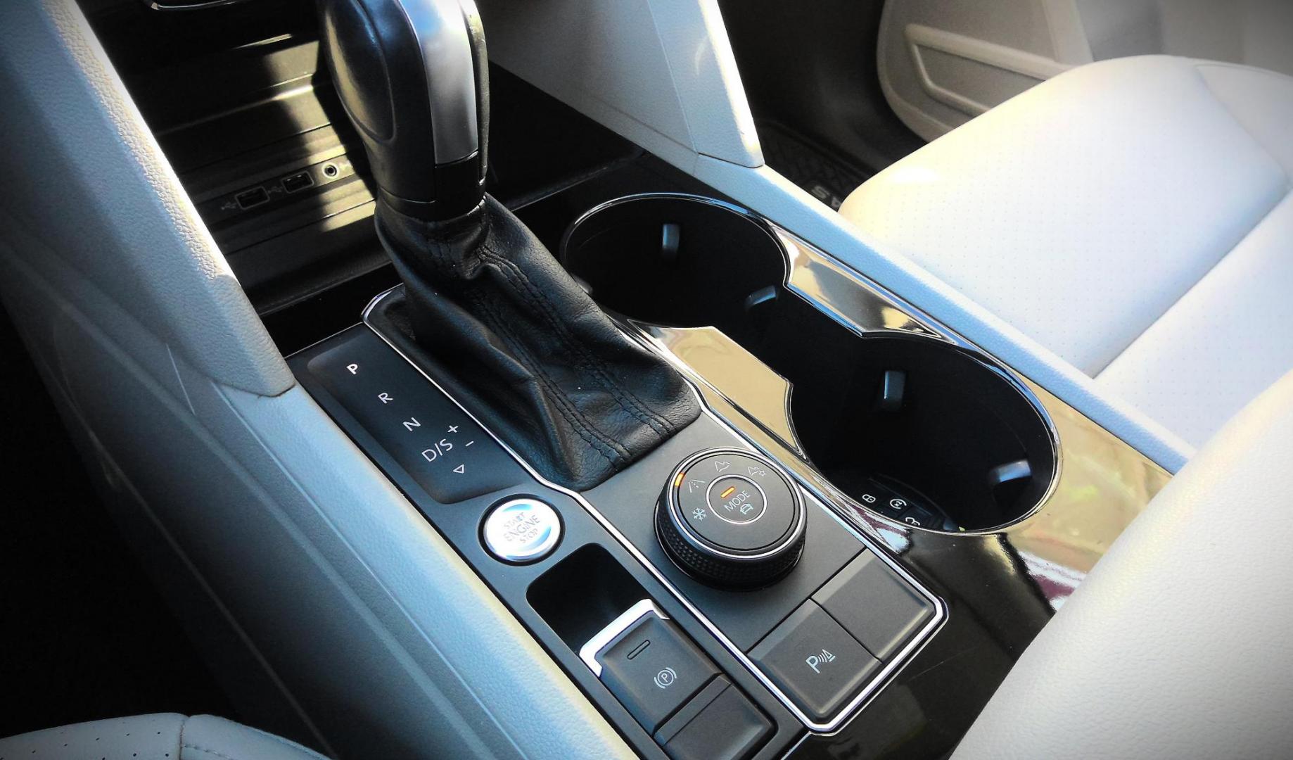 2020 BLUE Volkswagen Atlas V6 SEL 4MOTION (1V2MR2CA7LC) with an 3.6L V6 DOHC 24V engine, 8A transmission, located at 502 S. Riverside Avenue, Medford, OR, 97501, (541) 773-3136, 42.322803, -122.867477 - Photo#13