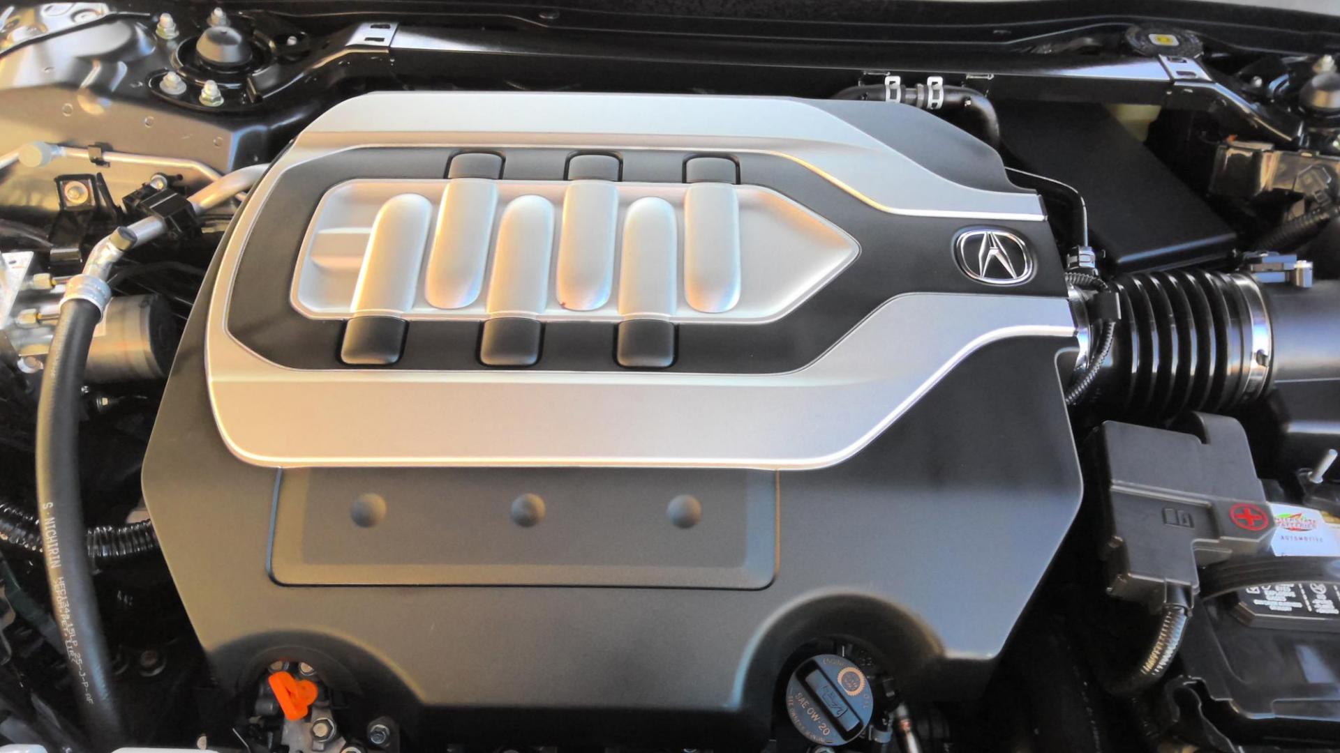 2014 GRAY Acura RLX 6-Spd AT w/Krell Audio Package (JH4KC1F78EC) with an 3.5L V6 SOHC 24V engine, 6-Speed Automatic transmission, located at 502 S. Riverside Avenue, Medford, OR, 97501, (541) 773-3136, 42.322803, -122.867477 - Photo#13