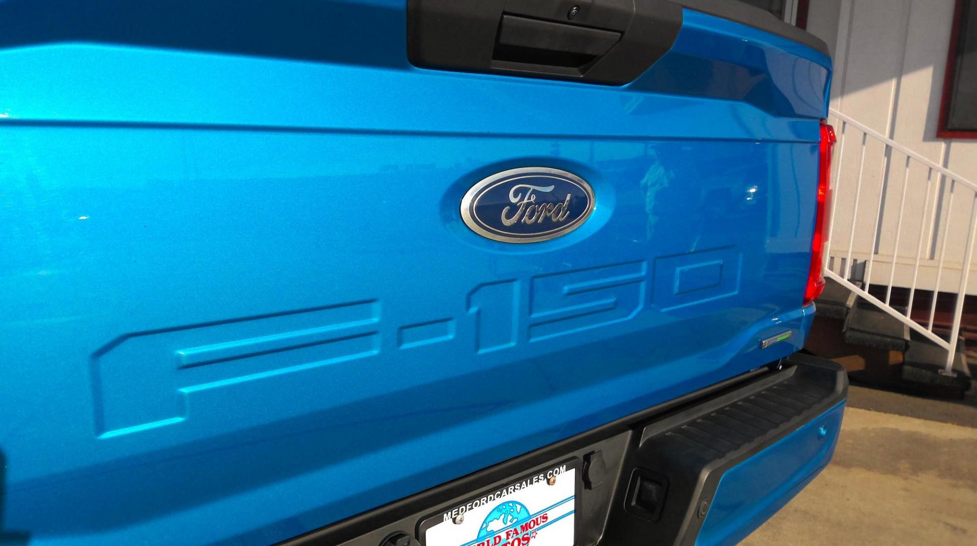 2021 BLUE Ford F-150 Lariat SuperCrew 5.5-ft. Bed 4WD (1FTFW1E84MF) with an 4.6L V8 SOHC 24V engine, located at 502 S. Riverside Avenue, Medford, OR, 97501, (541) 773-3136, 42.322803, -122.867477 - Photo#3