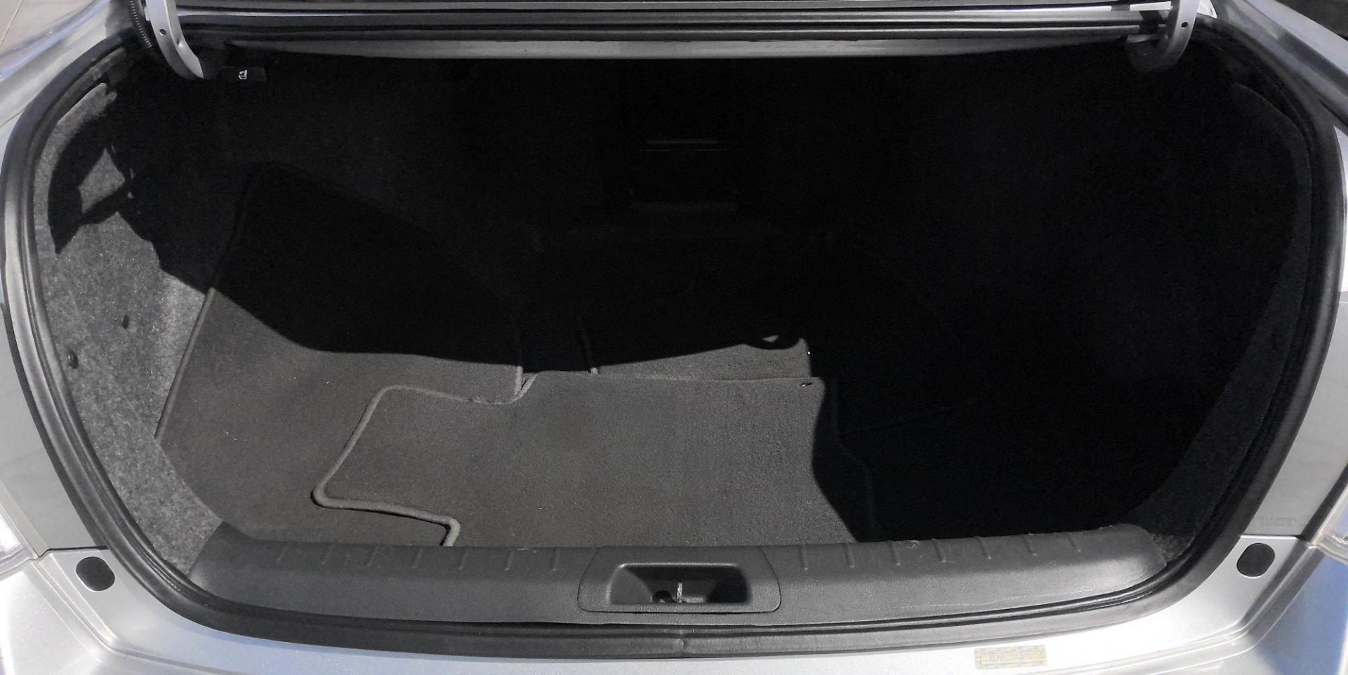 2010 SILVER Honda Accord LX Sedan AT (1HGCP2F32AA) with an 2.4L L4 DOHC 16V engine, 5-Speed Automatic transmission, located at 502 S. Riverside Avenue, Medford, OR, 97501, (541) 773-3136, 42.322803, -122.867477 - Photo#4