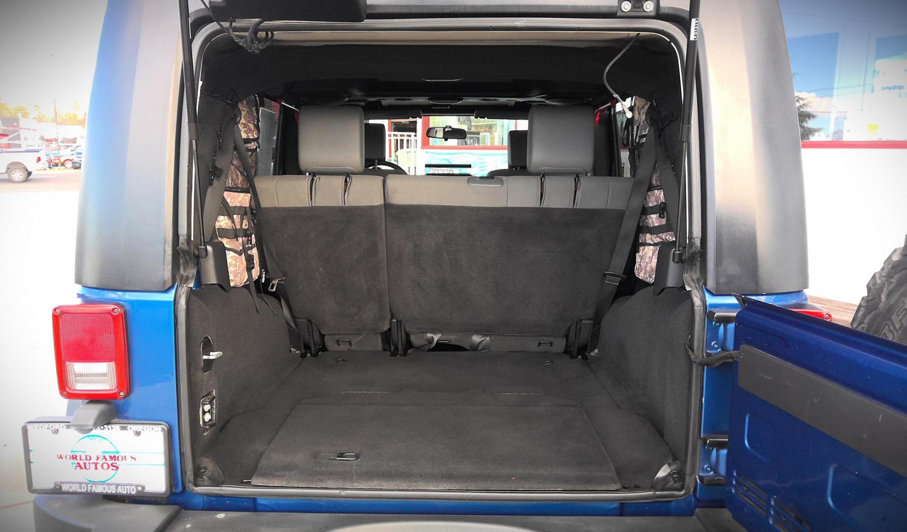 2009 BLUE Jeep Wrangler Unlimited X 4WD (1J4GA39159L) with an 3.8L V6 OHV 12V engine, located at 502 S. Riverside Avenue, Medford, OR, 97501, (541) 773-3136, 42.322803, -122.867477 - Photo#3