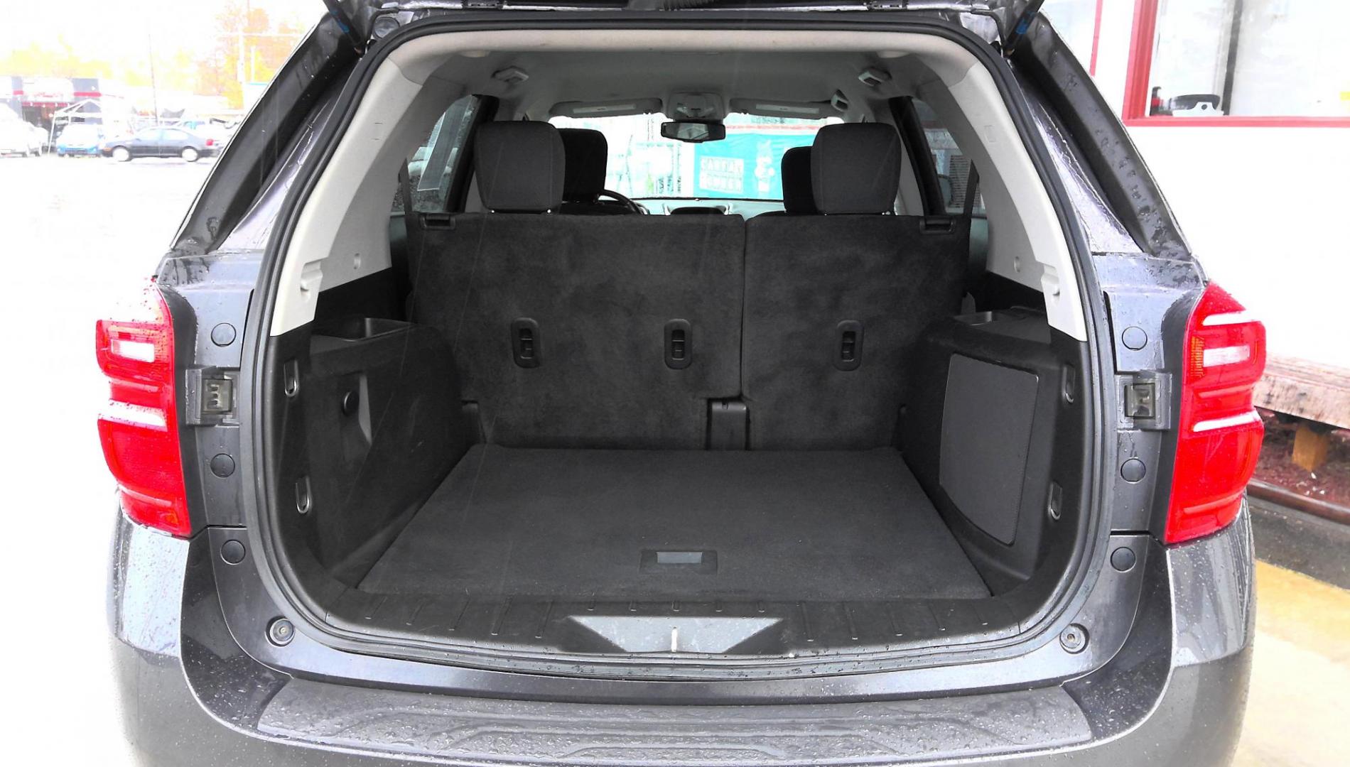 2016 GRAY Chevrolet Equinox LT 2WD (2GNALCEK4G6) with an 2.4L L4 DOHC 16V FFV engine, 6A transmission, located at 502 S. Riverside Avenue, Medford, OR, 97501, (541) 773-3136, 42.322803, -122.867477 - Photo#4