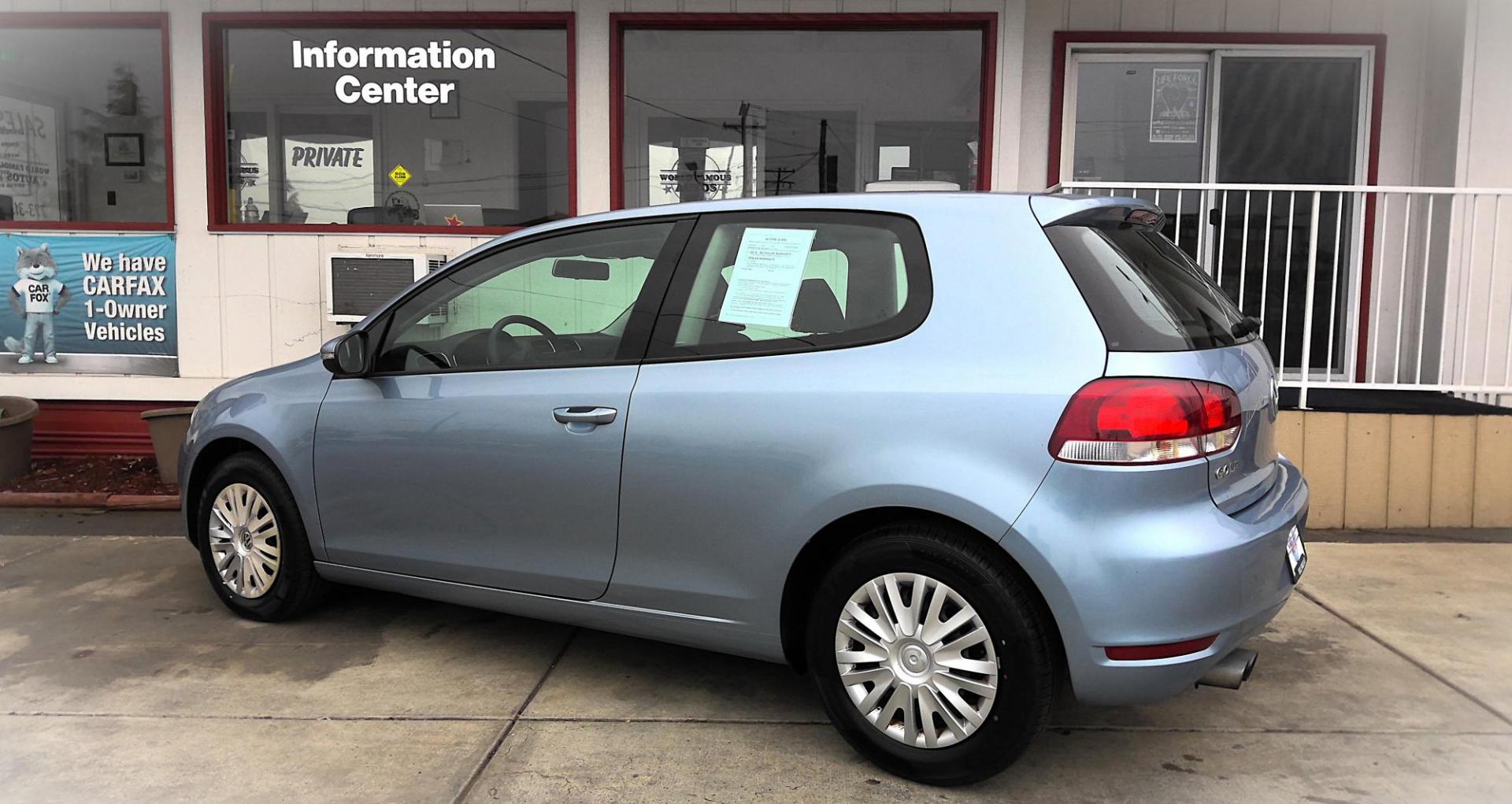 2011 BLUE Volkswagen Golf 2.5L 2-Door PZEV (WVWBB7AJ2BW) with an 2.5L L5 DOHC 20V engine, located at 502 S. Riverside Avenue, Medford, OR, 97501, (541) 773-3136, 42.322803, -122.867477 - Photo#2