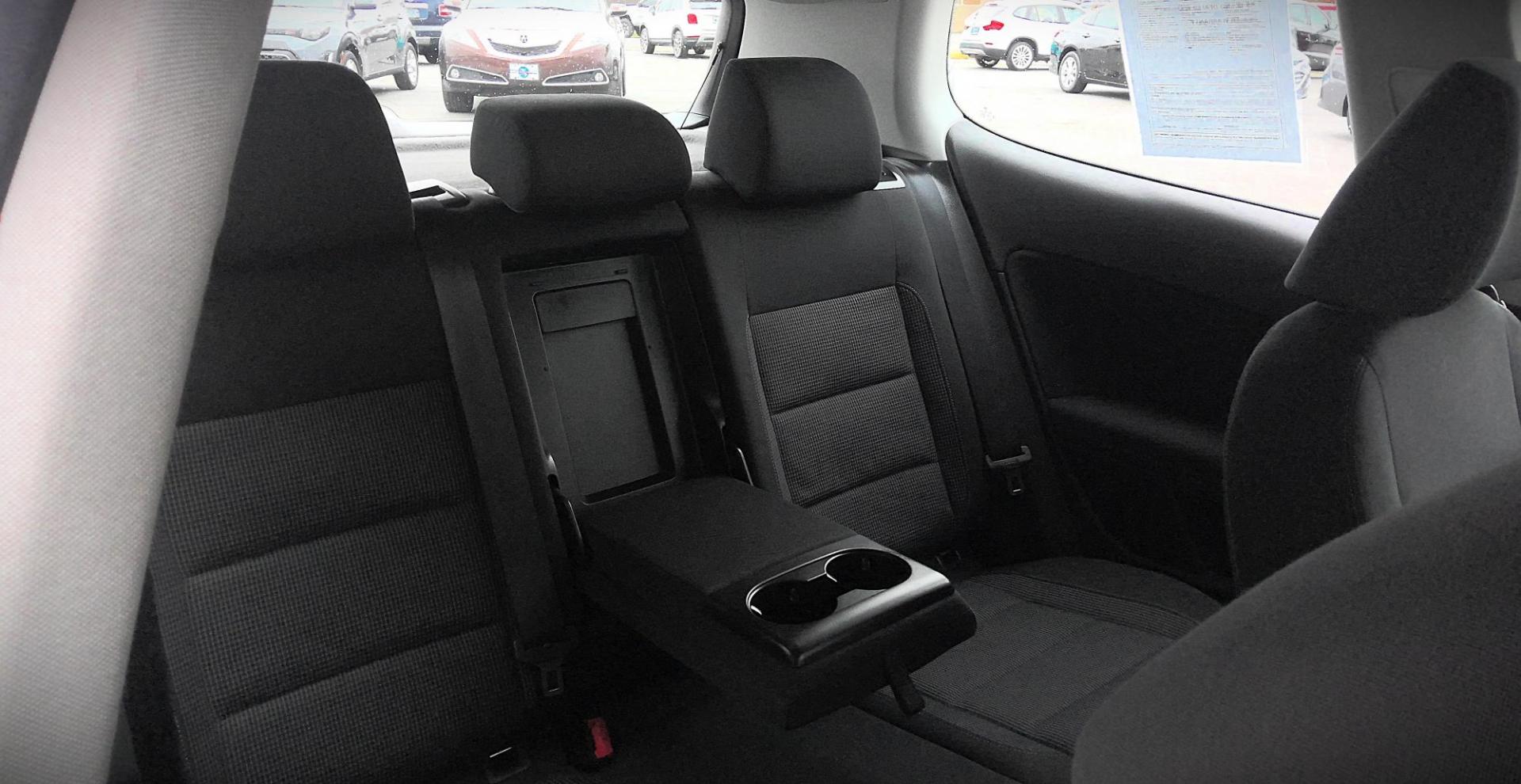 2011 BLUE Volkswagen Golf 2.5L 2-Door PZEV (WVWBB7AJ2BW) with an 2.5L L5 DOHC 20V engine, located at 502 S. Riverside Avenue, Medford, OR, 97501, (541) 773-3136, 42.322803, -122.867477 - Photo#5