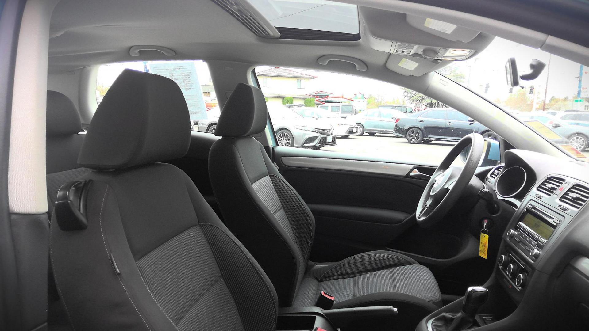 2011 BLUE Volkswagen Golf 2.5L 2-Door PZEV (WVWBB7AJ2BW) with an 2.5L L5 DOHC 20V engine, located at 502 S. Riverside Avenue, Medford, OR, 97501, (541) 773-3136, 42.322803, -122.867477 - Photo#6