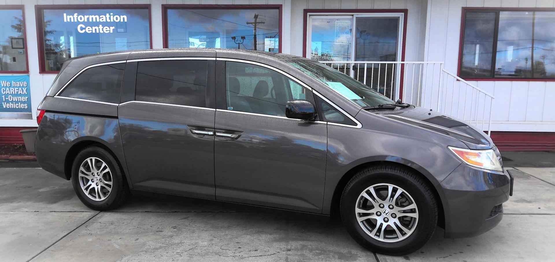 2013 GRAY Honda Odyssey EX (5FNRL5H41DB) with an 3.5L V6 SOHC 24V engine, 5-Speed Automatic transmission, located at 502 S. Riverside Avenue, Medford, OR, 97501, (541) 773-3136, 42.322803, -122.867477 - Photo#1