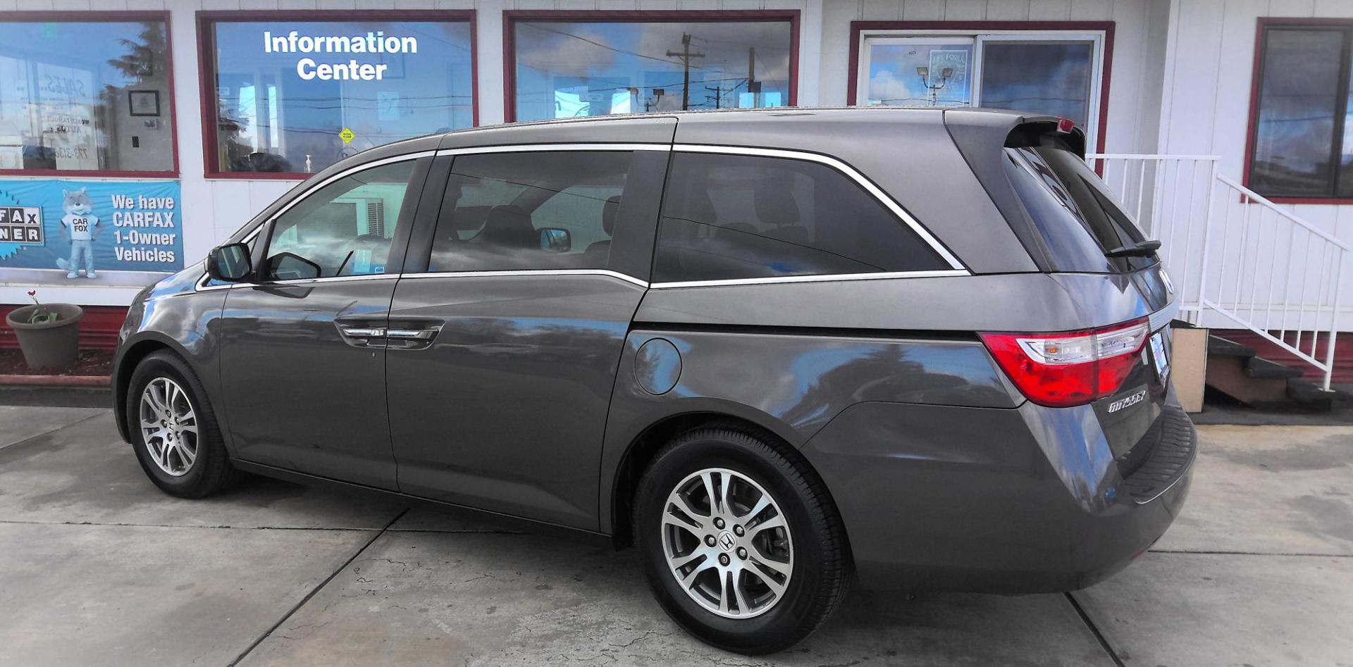 2013 GRAY Honda Odyssey EX (5FNRL5H41DB) with an 3.5L V6 SOHC 24V engine, 5-Speed Automatic transmission, located at 502 S. Riverside Avenue, Medford, OR, 97501, (541) 773-3136, 42.322803, -122.867477 - Photo#2