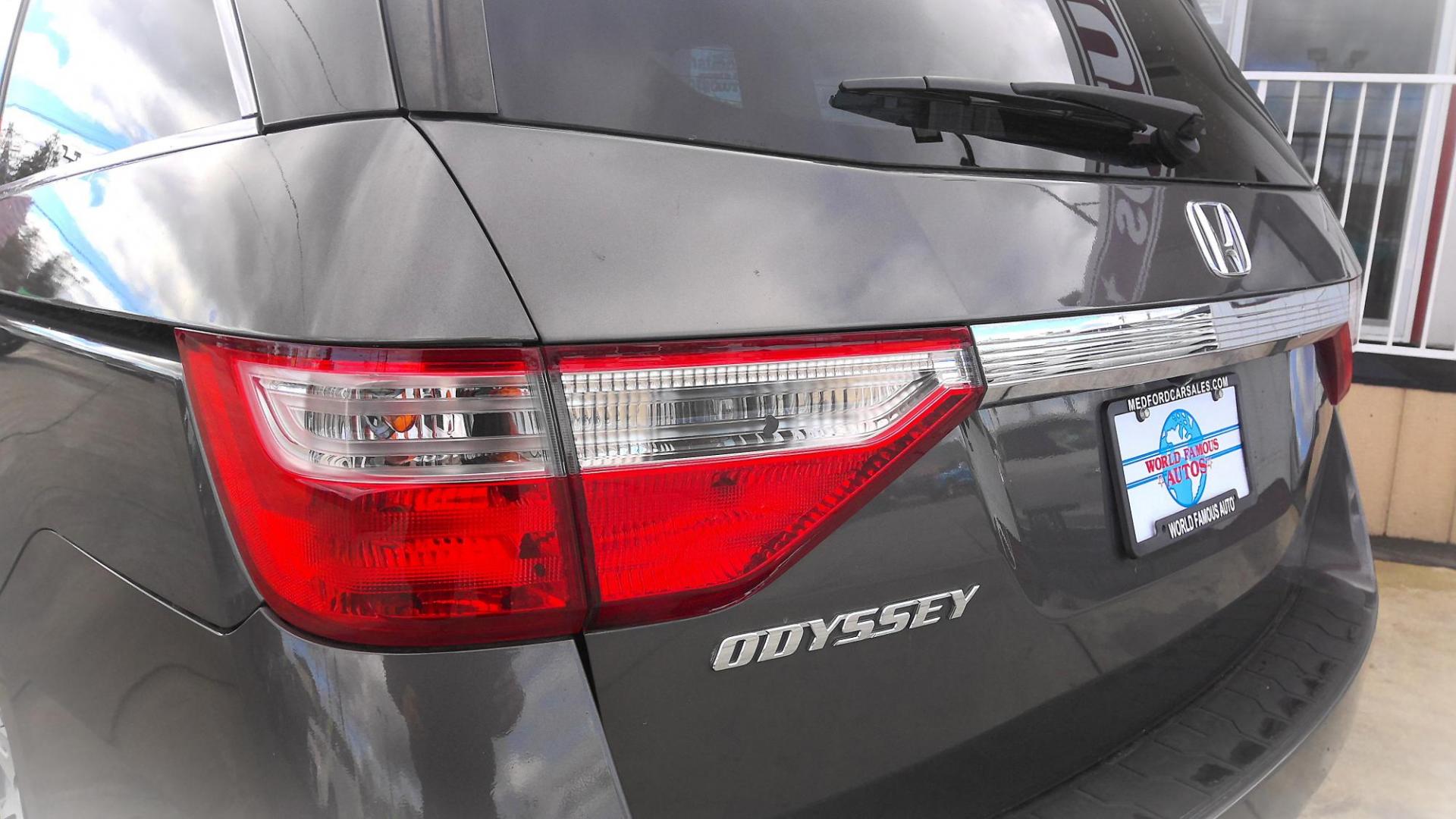 2013 GRAY Honda Odyssey EX (5FNRL5H41DB) with an 3.5L V6 SOHC 24V engine, 5-Speed Automatic transmission, located at 502 S. Riverside Avenue, Medford, OR, 97501, (541) 773-3136, 42.322803, -122.867477 - Photo#3