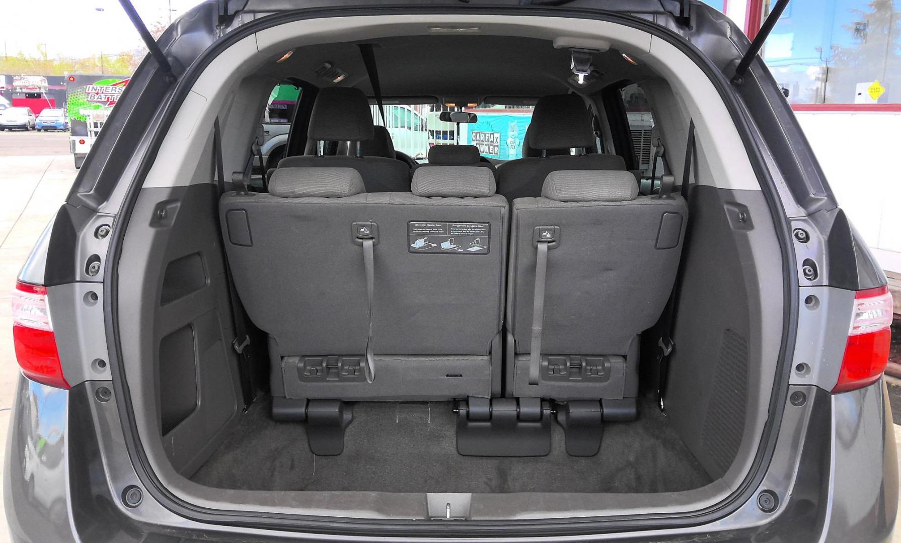 2013 GRAY Honda Odyssey EX (5FNRL5H41DB) with an 3.5L V6 SOHC 24V engine, 5-Speed Automatic transmission, located at 502 S. Riverside Avenue, Medford, OR, 97501, (541) 773-3136, 42.322803, -122.867477 - Photo#4