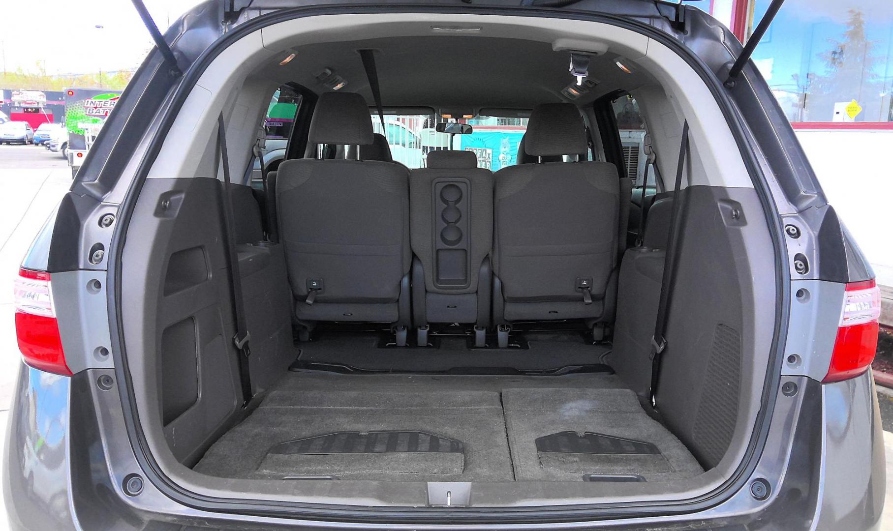 2013 GRAY Honda Odyssey EX (5FNRL5H41DB) with an 3.5L V6 SOHC 24V engine, 5-Speed Automatic transmission, located at 502 S. Riverside Avenue, Medford, OR, 97501, (541) 773-3136, 42.322803, -122.867477 - Photo#6
