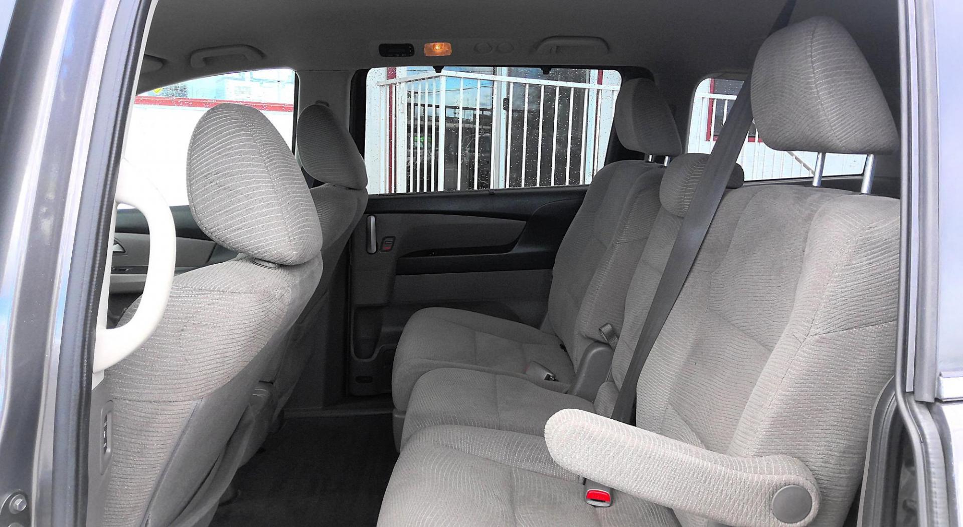 2013 GRAY Honda Odyssey EX (5FNRL5H41DB) with an 3.5L V6 SOHC 24V engine, 5-Speed Automatic transmission, located at 502 S. Riverside Avenue, Medford, OR, 97501, (541) 773-3136, 42.322803, -122.867477 - Photo#8