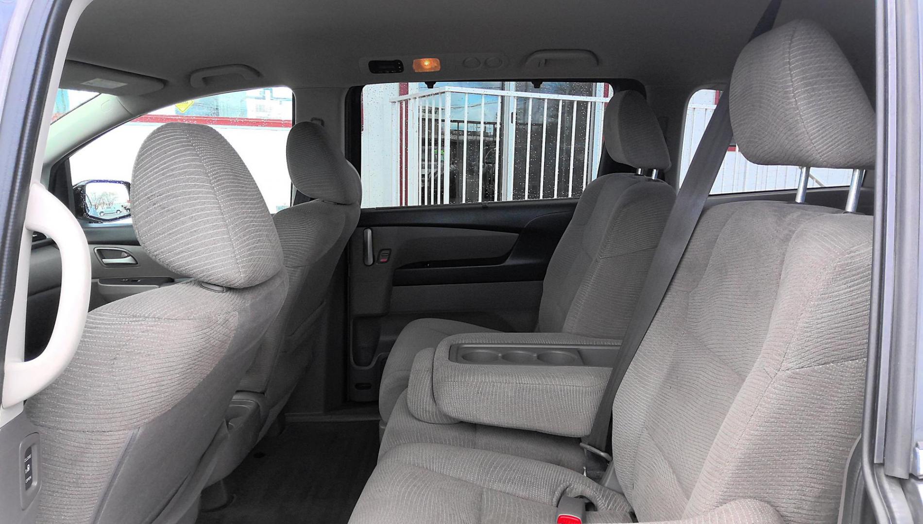 2013 GRAY Honda Odyssey EX (5FNRL5H41DB) with an 3.5L V6 SOHC 24V engine, 5-Speed Automatic transmission, located at 502 S. Riverside Avenue, Medford, OR, 97501, (541) 773-3136, 42.322803, -122.867477 - Photo#9