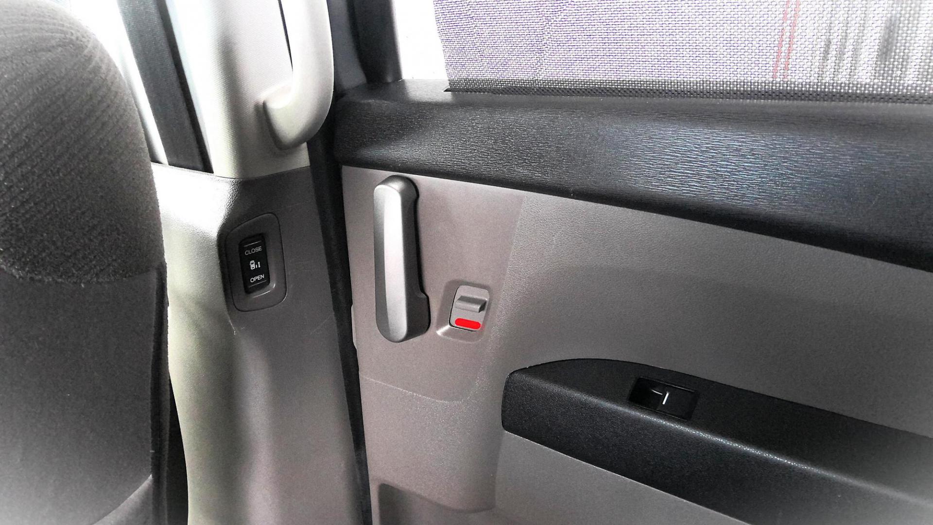 2013 GRAY Honda Odyssey EX (5FNRL5H41DB) with an 3.5L V6 SOHC 24V engine, 5-Speed Automatic transmission, located at 502 S. Riverside Avenue, Medford, OR, 97501, (541) 773-3136, 42.322803, -122.867477 - Photo#11