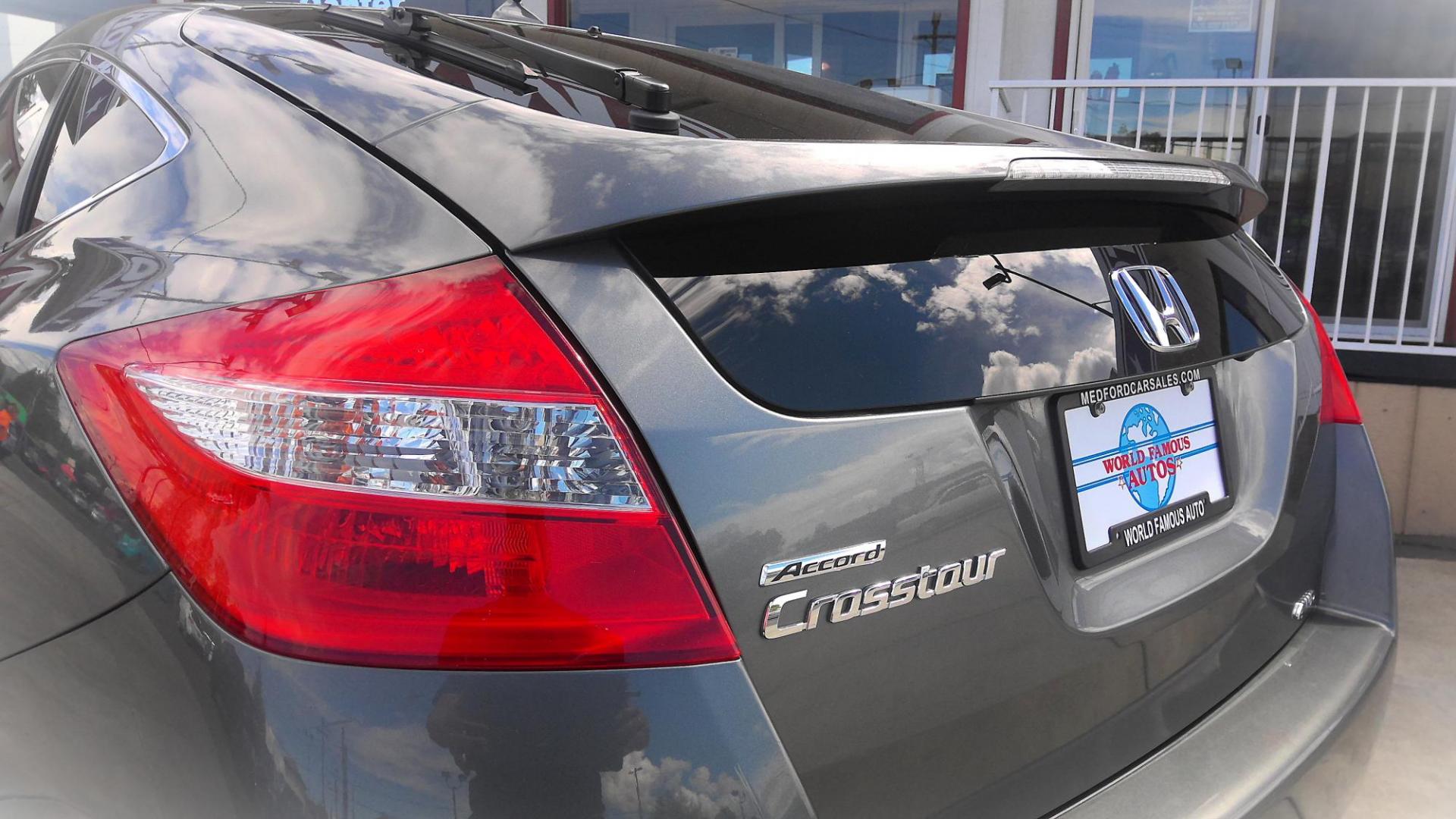 2010 GRAY Honda Accord Crosstour EX-L 4WD 5-Spd AT (5J6TF2H5XAL) with an 3.5L V6 SOHC 24V engine, 5-Speed Automatic transmission, located at 502 S. Riverside Avenue, Medford, OR, 97501, (541) 773-3136, 42.322803, -122.867477 - Photo#3