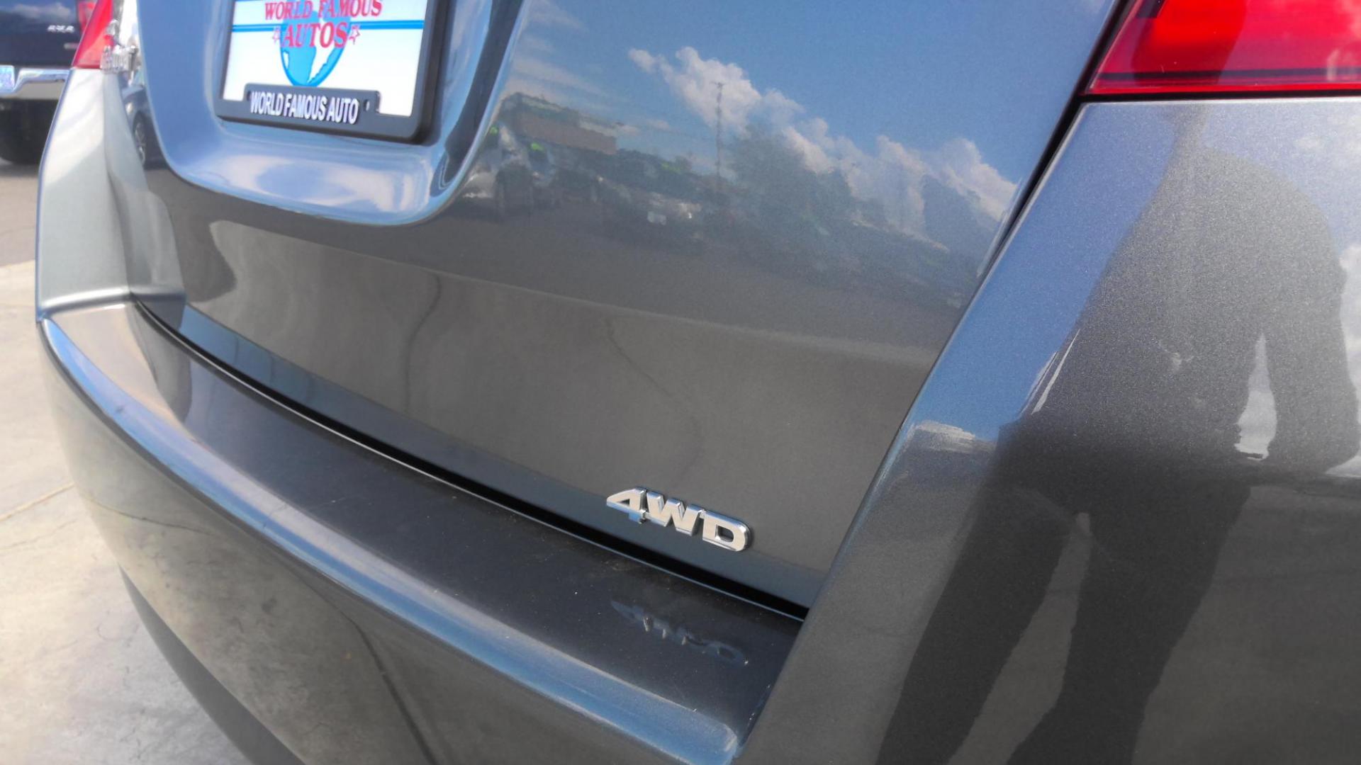 2010 GRAY Honda Accord Crosstour EX-L 4WD 5-Spd AT (5J6TF2H5XAL) with an 3.5L V6 SOHC 24V engine, 5-Speed Automatic transmission, located at 502 S. Riverside Avenue, Medford, OR, 97501, (541) 773-3136, 42.322803, -122.867477 - Photo#4