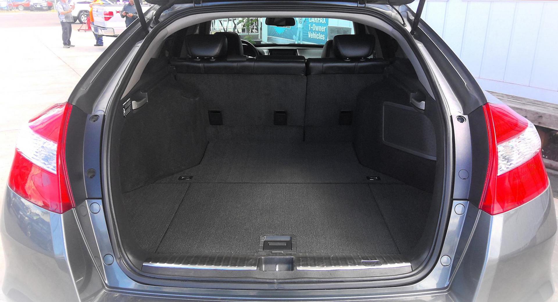 2010 GRAY Honda Accord Crosstour EX-L 4WD 5-Spd AT (5J6TF2H5XAL) with an 3.5L V6 SOHC 24V engine, 5-Speed Automatic transmission, located at 502 S. Riverside Avenue, Medford, OR, 97501, (541) 773-3136, 42.322803, -122.867477 - Photo#5