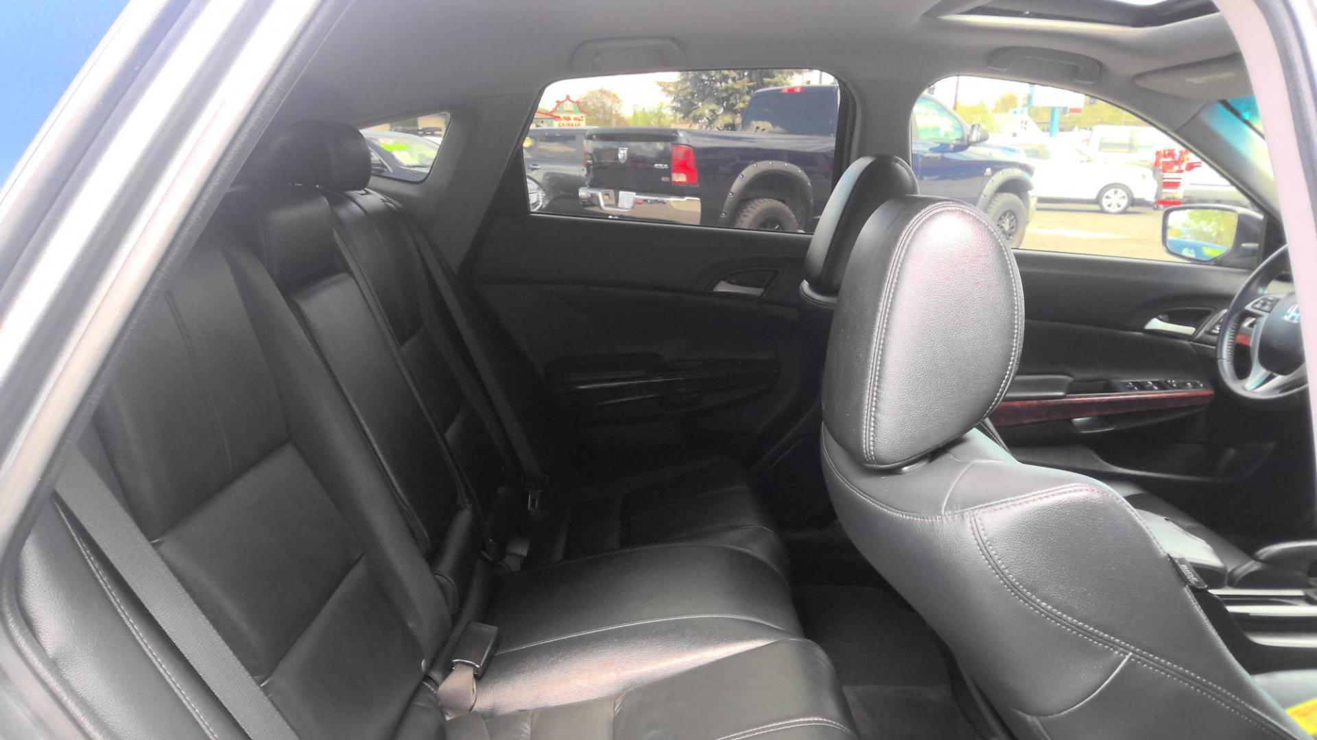 2010 GRAY Honda Accord Crosstour EX-L 4WD 5-Spd AT (5J6TF2H5XAL) with an 3.5L V6 SOHC 24V engine, 5-Speed Automatic transmission, located at 502 S. Riverside Avenue, Medford, OR, 97501, (541) 773-3136, 42.322803, -122.867477 - Photo#6