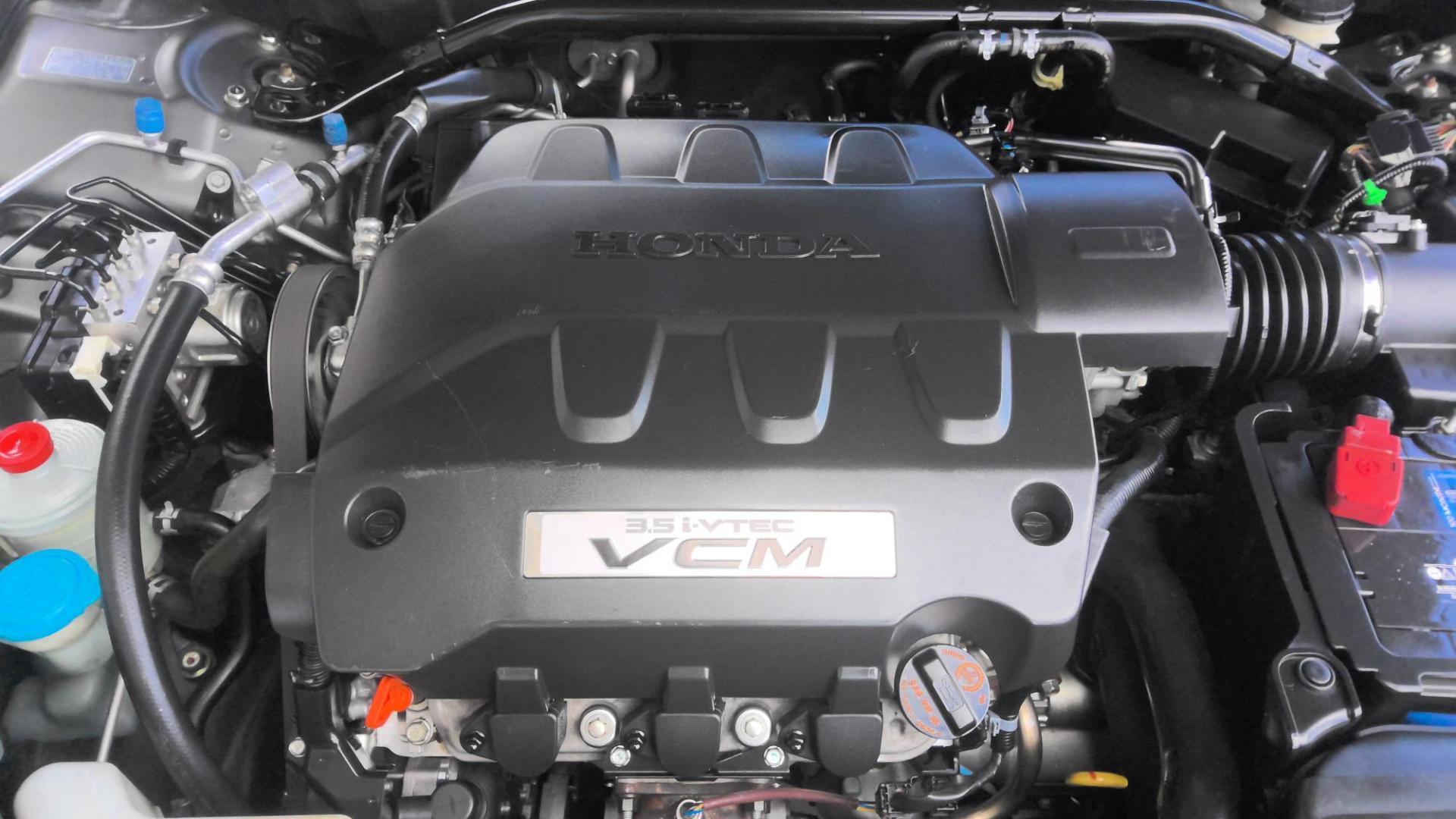 2010 GRAY Honda Accord Crosstour EX-L 4WD 5-Spd AT (5J6TF2H5XAL) with an 3.5L V6 SOHC 24V engine, 5-Speed Automatic transmission, located at 502 S. Riverside Avenue, Medford, OR, 97501, (541) 773-3136, 42.322803, -122.867477 - Photo#10