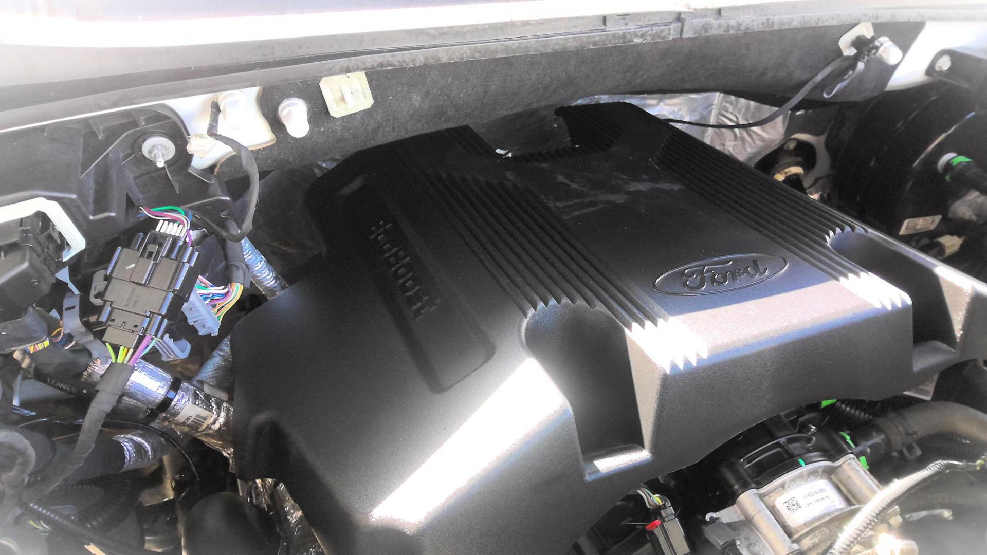 2018 WHITE Ford F-150 XLT SuperCrew 5.5-ft. Bed 4WD (1FTFW1EG7JK) with an 3.5 V6 engine, 6A transmission, located at 502 S. Riverside Avenue, Medford, OR, 97501, (541) 773-3136, 42.322803, -122.867477 - Photo#11