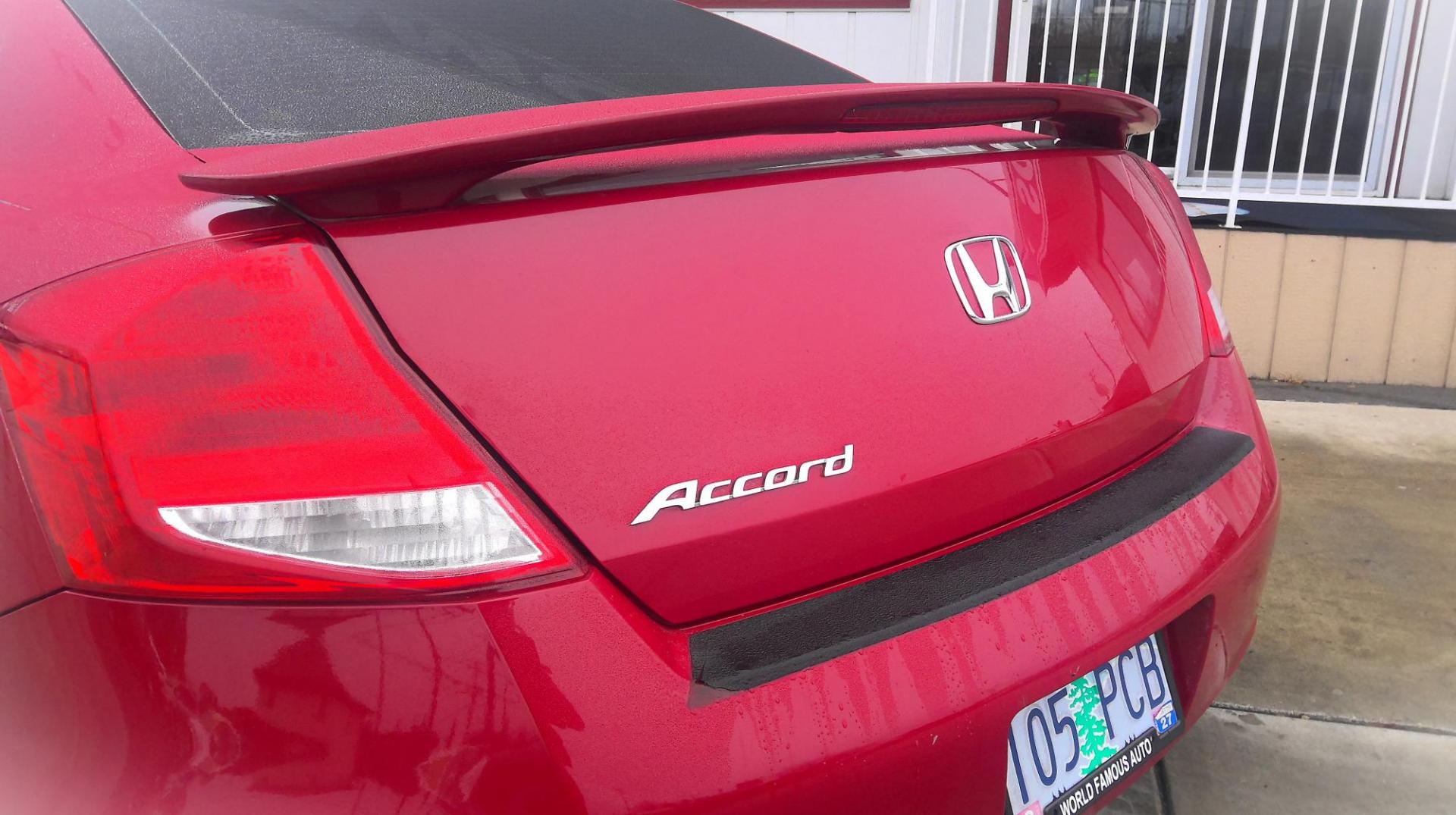2012 RED Honda Accord EX-L Coupe AT (1HGCS1B86CA) with an 2.4L L4 DOHC 16V engine, 6-Speed Automatic transmission, located at 502 S. Riverside Avenue, Medford, OR, 97501, (541) 773-3136, 42.322803, -122.867477 - Photo#3