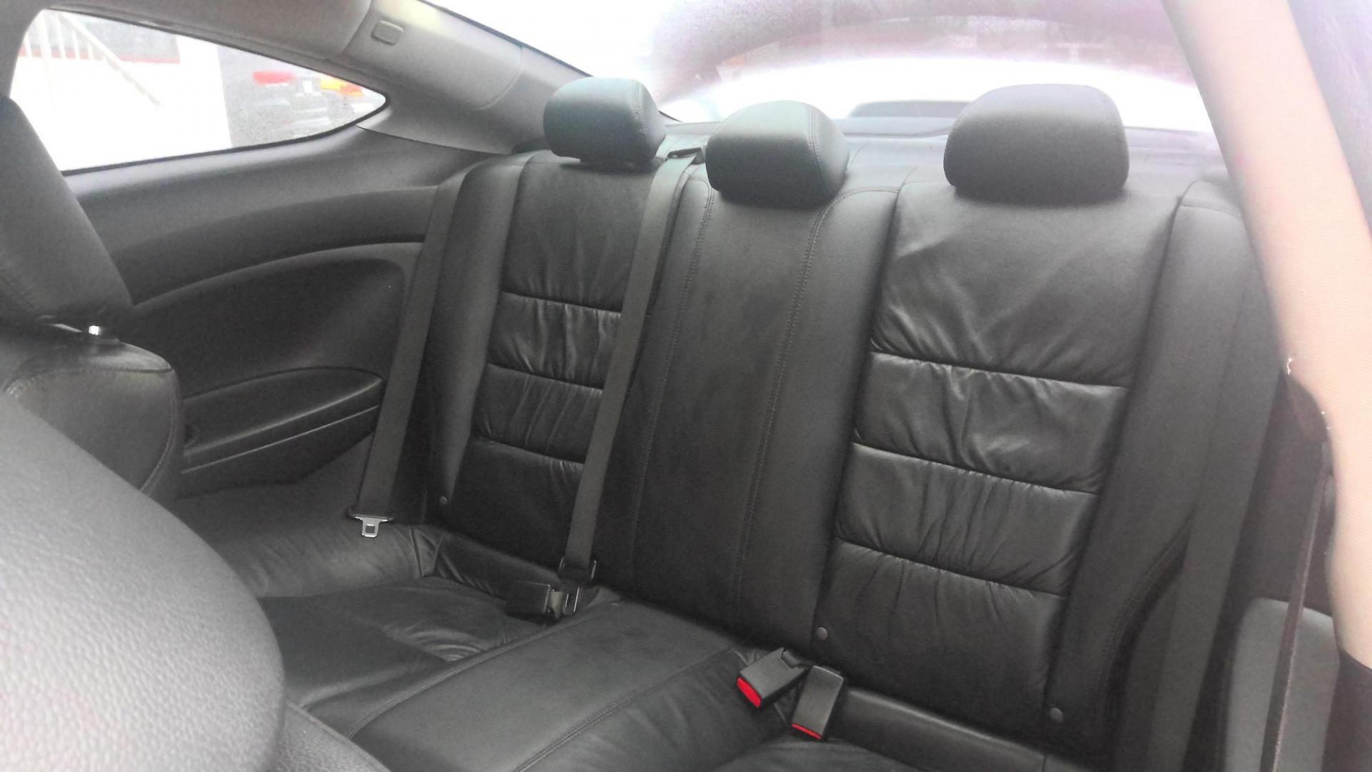 2012 RED Honda Accord EX-L Coupe AT (1HGCS1B86CA) with an 2.4L L4 DOHC 16V engine, 6-Speed Automatic transmission, located at 502 S. Riverside Avenue, Medford, OR, 97501, (541) 773-3136, 42.322803, -122.867477 - Photo#5