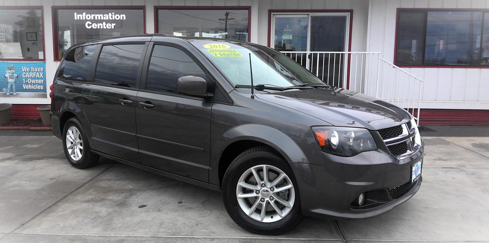 2016 GRAY Dodge Grand Caravan SXT (2C4RDGCG4GR) with an 3.6L V6 DOHC 24V engine, 6A transmission, located at 502 S. Riverside Avenue, Medford, OR, 97501, (541) 773-3136, 42.322803, -122.867477 - Photo#1