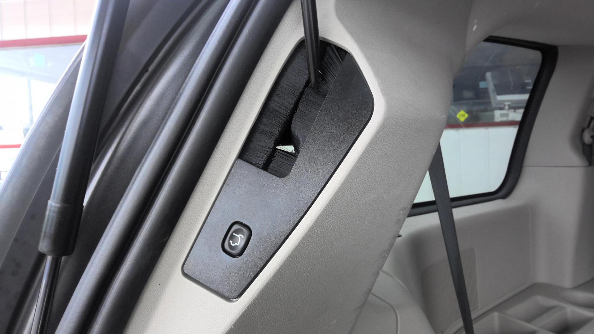 2016 GRAY Dodge Grand Caravan SXT (2C4RDGCG4GR) with an 3.6L V6 DOHC 24V engine, 6A transmission, located at 502 S. Riverside Avenue, Medford, OR, 97501, (541) 773-3136, 42.322803, -122.867477 - Photo#7