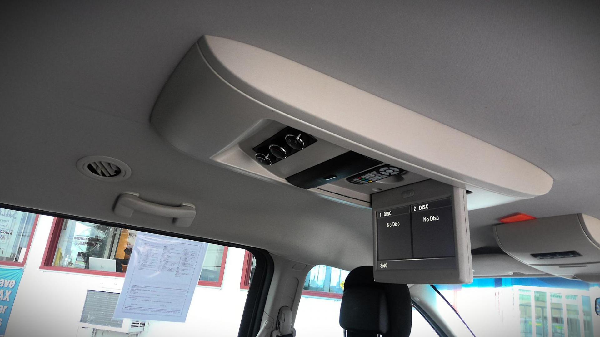 2016 GRAY Dodge Grand Caravan SXT (2C4RDGCG4GR) with an 3.6L V6 DOHC 24V engine, 6A transmission, located at 502 S. Riverside Avenue, Medford, OR, 97501, (541) 773-3136, 42.322803, -122.867477 - Photo#11