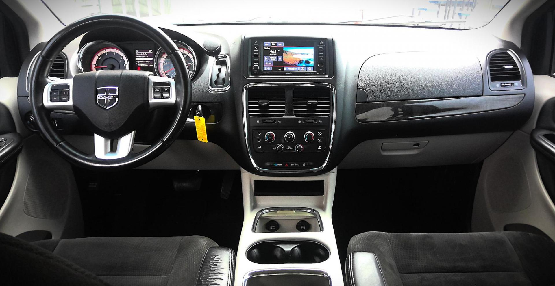 2016 GRAY Dodge Grand Caravan SXT (2C4RDGCG4GR) with an 3.6L V6 DOHC 24V engine, 6A transmission, located at 502 S. Riverside Avenue, Medford, OR, 97501, (541) 773-3136, 42.322803, -122.867477 - Photo#12