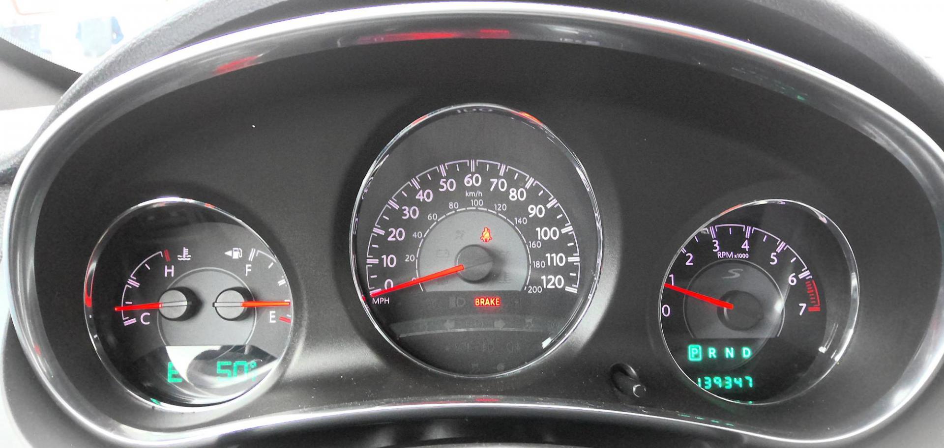 2012 WHITE Chrysler 200 S (1C3CCBHG2CN) with an 3.6L V6 DOHC 24V FFV engine, 6-Speed Automatic transmission, located at 502 S. Riverside Avenue, Medford, OR, 97501, (541) 773-3136, 42.322803, -122.867477 - Photo#7