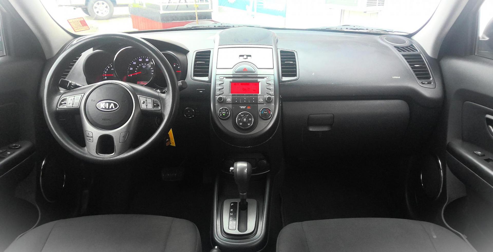 2010 GRAY Kia Soul ! (KNDJT2A27A7) with an 2.0L L4 DOHC 16V engine, located at 502 S. Riverside Avenue, Medford, OR, 97501, (541) 773-3136, 42.322803, -122.867477 - Photo#7