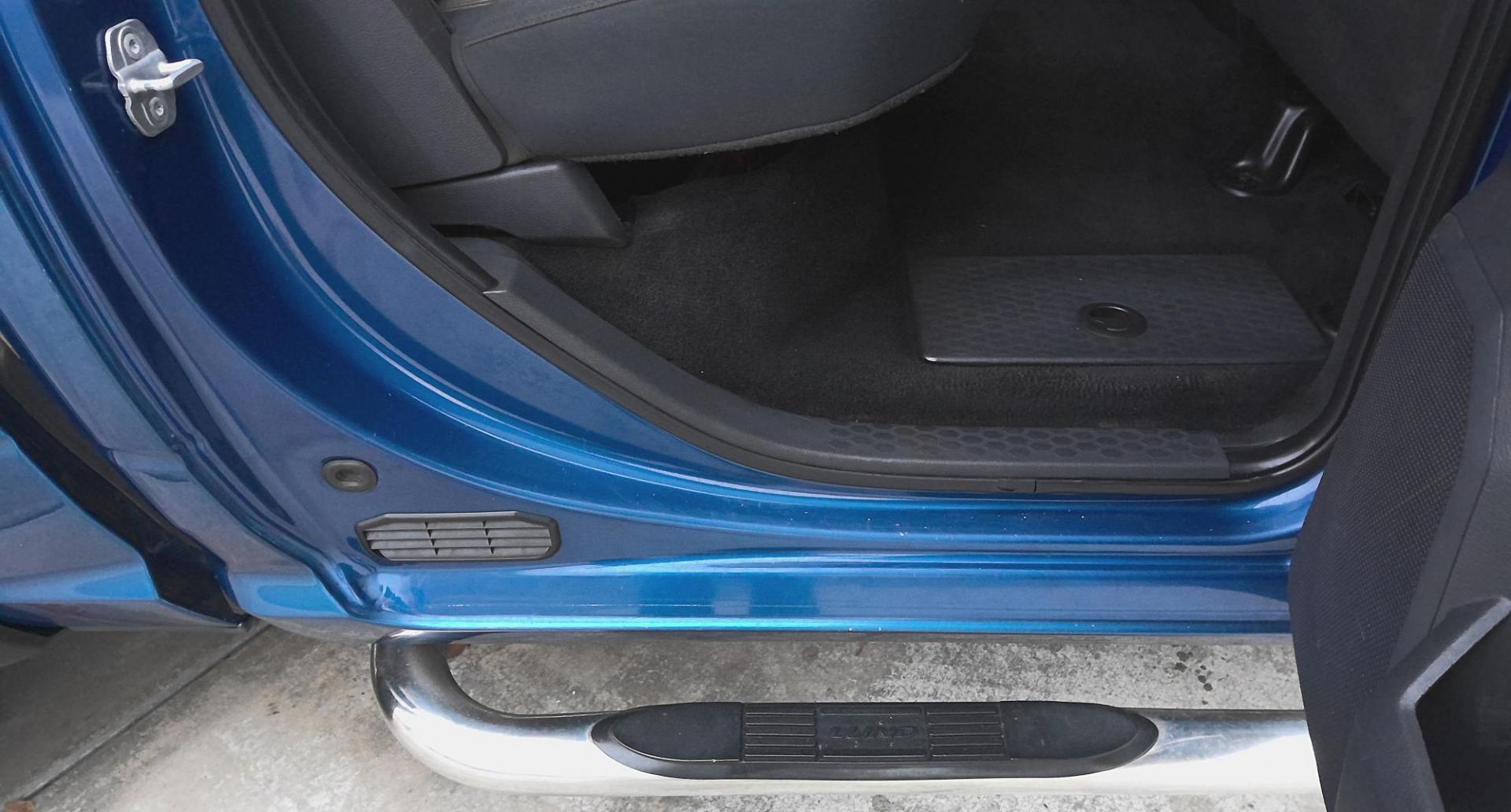 2010 BLUE Dodge Ram 1500 Laramie Crew Cab 4WD (1D7RV1CT3AS) with an 5.7L V8 OHV 16V engine, 5-Speed Automatic transmission, located at 502 S. Riverside Avenue, Medford, OR, 97501, (541) 773-3136, 42.322803, -122.867477 - Photo#3