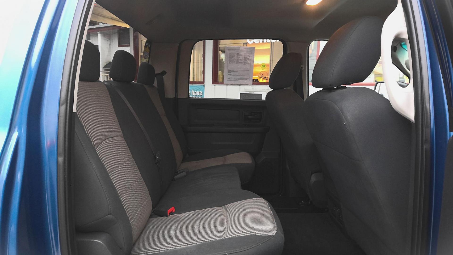 2010 BLUE Dodge Ram 1500 Laramie Crew Cab 4WD (1D7RV1CT3AS) with an 5.7L V8 OHV 16V engine, 5-Speed Automatic transmission, located at 502 S. Riverside Avenue, Medford, OR, 97501, (541) 773-3136, 42.322803, -122.867477 - Photo#4