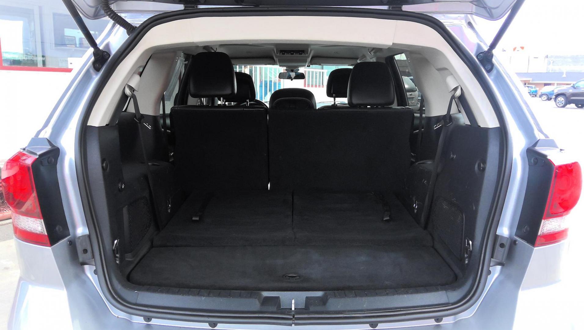 2018 SILVER Dodge Journey Crossroad AWD (3C4PDDGG0JT) with an 3.6L V6 DOHC 24V engine, 6A transmission, located at 502 S. Riverside Avenue, Medford, OR, 97501, (541) 773-3136, 42.322803, -122.867477 - Photo#6