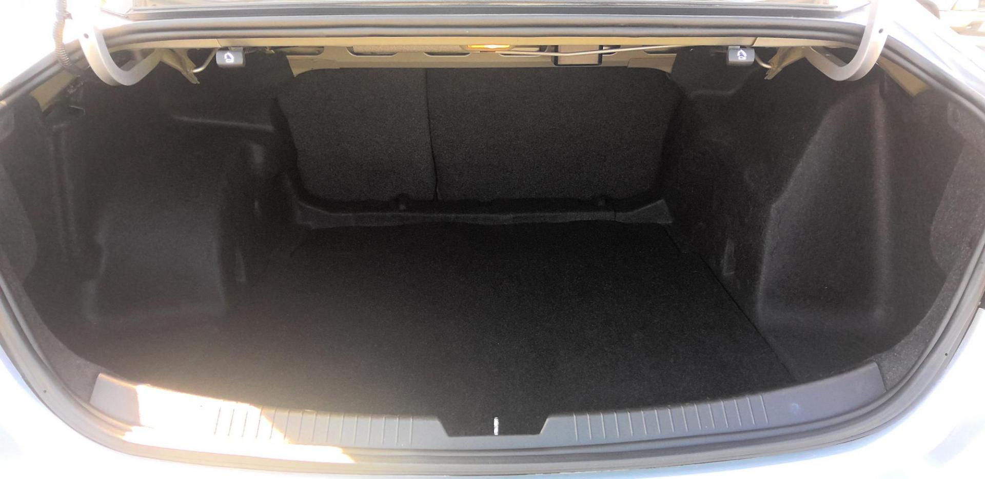 2018 SILVER Chevrolet Malibu LT (1G1ZD5ST8JF) with an 1.5L L4 DOHC 16V engine, 6A transmission, located at 502 S. Riverside Avenue, Medford, OR, 97501, (541) 773-3136, 42.322803, -122.867477 - Photo#3