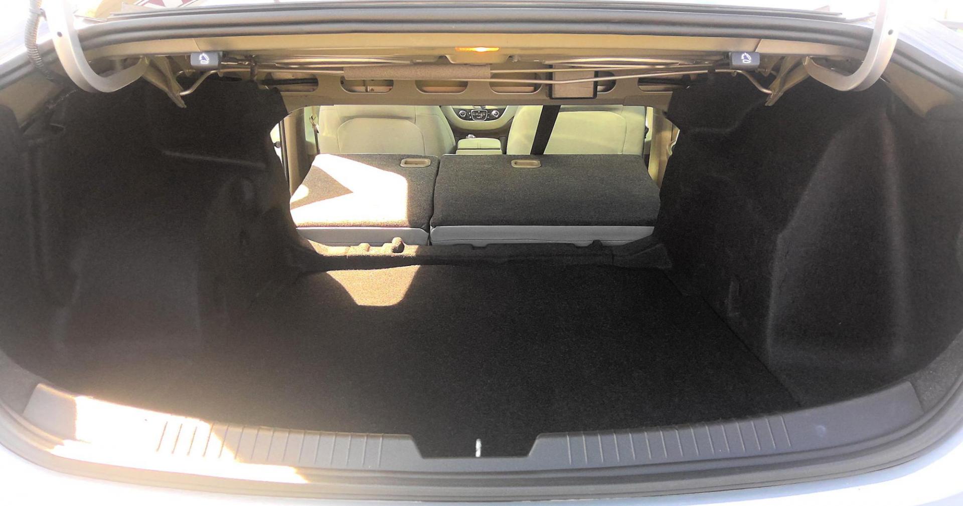 2018 SILVER Chevrolet Malibu LT (1G1ZD5ST8JF) with an 1.5L L4 DOHC 16V engine, 6A transmission, located at 502 S. Riverside Avenue, Medford, OR, 97501, (541) 773-3136, 42.322803, -122.867477 - Photo#4
