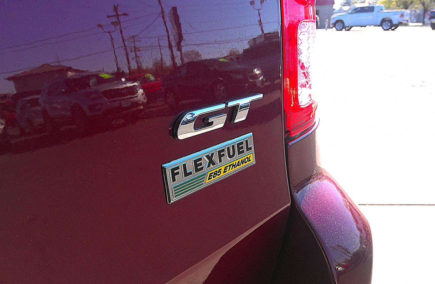 2019 RED Dodge Grand Caravan GT (2C4RDGEG3KR) with an 3.6L V6 DOHC 24V engine, 6A transmission, located at 502 S. Riverside Avenue, Medford, OR, 97501, (541) 773-3136, 42.322803, -122.867477 - Photo#5