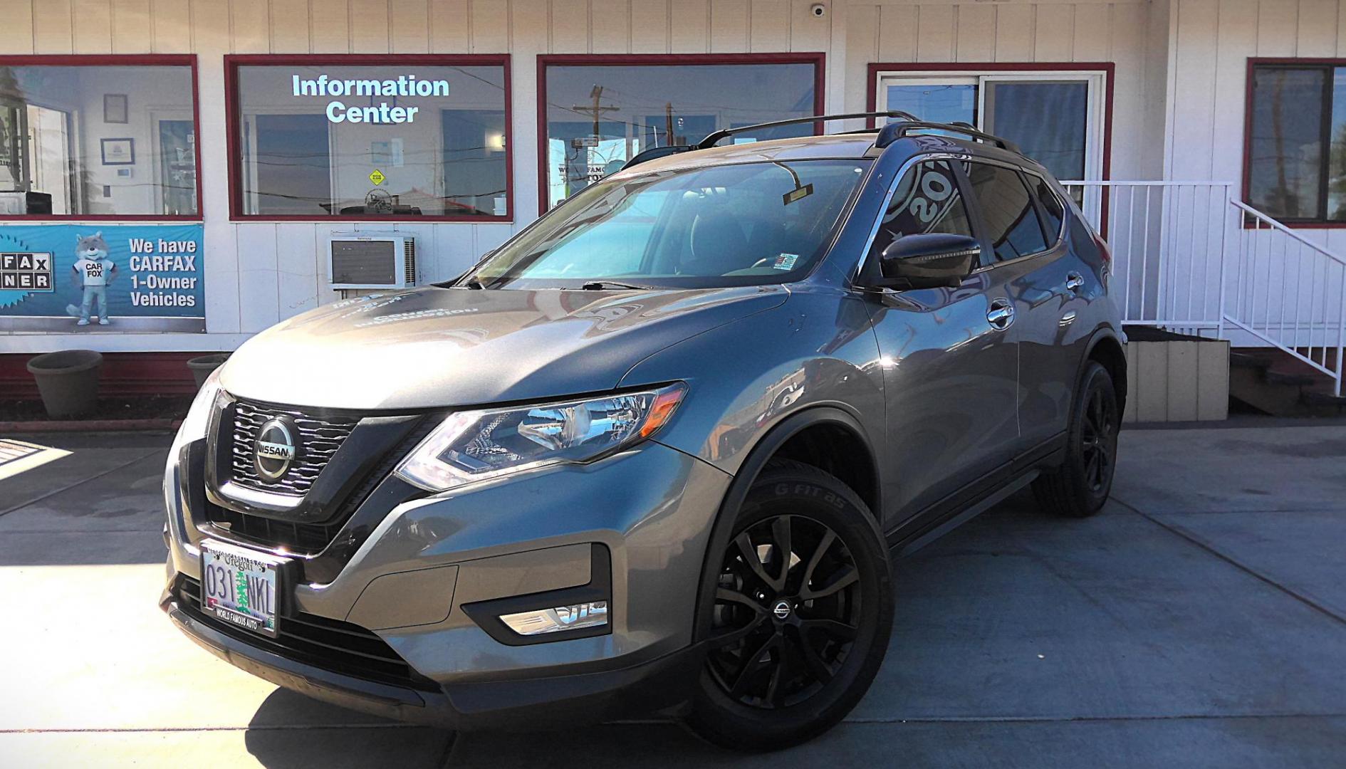 2018 GRAY Nissan Rogue SV AWD (5N1AT2MV4JC) with an 2.5L L4 DOHC 16V engine, CVT transmission, located at 502 S. Riverside Avenue, Medford, OR, 97501, (541) 773-3136, 42.322803, -122.867477 - Photo#1