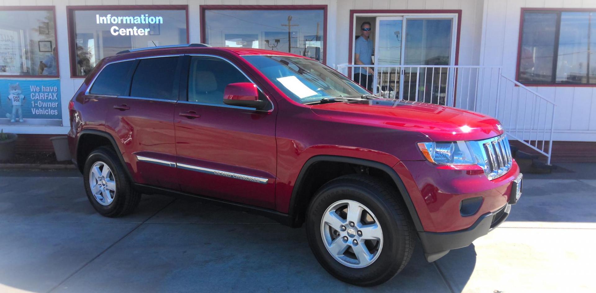 2013 RED Jeep Grand Cherokee Laredo 4WD (1C4RJFAG0DC) with an 3.6L V6 DOHC 24V engine, 5-Speed Automatic transmission, located at 502 S. Riverside Avenue, Medford, OR, 97501, (541) 773-3136, 42.322803, -122.867477 - Photo#1